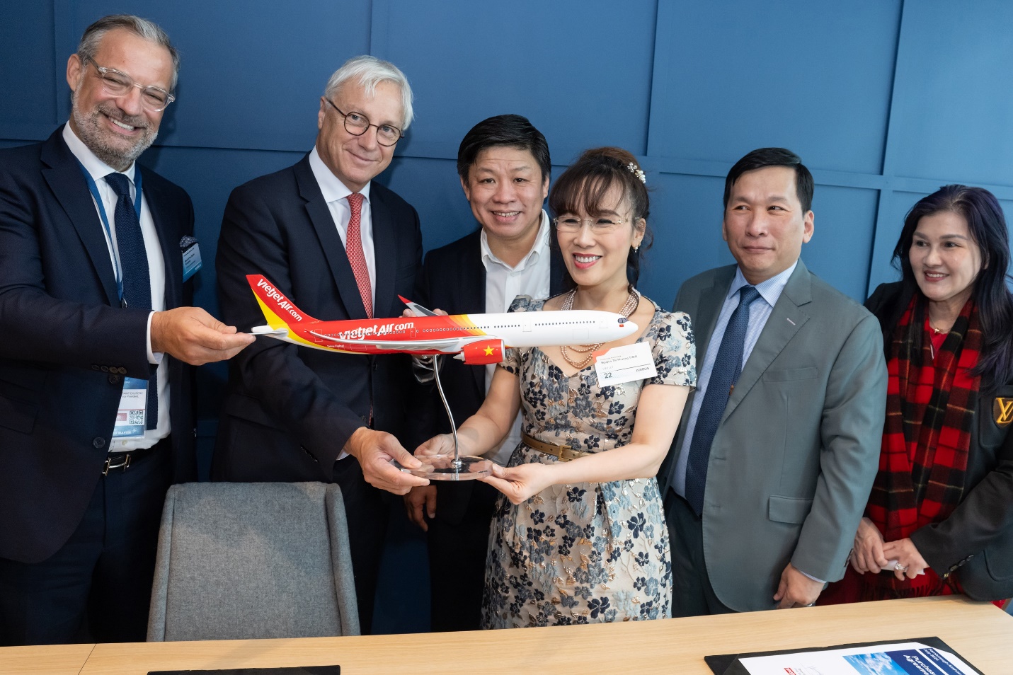 Vietjet và Airbus ký kết hợp đồng 20 tàu A330neo trị giá 7,4 tỷ Đô la Mỹ tại Farnborough Airshow - Ảnh 2.