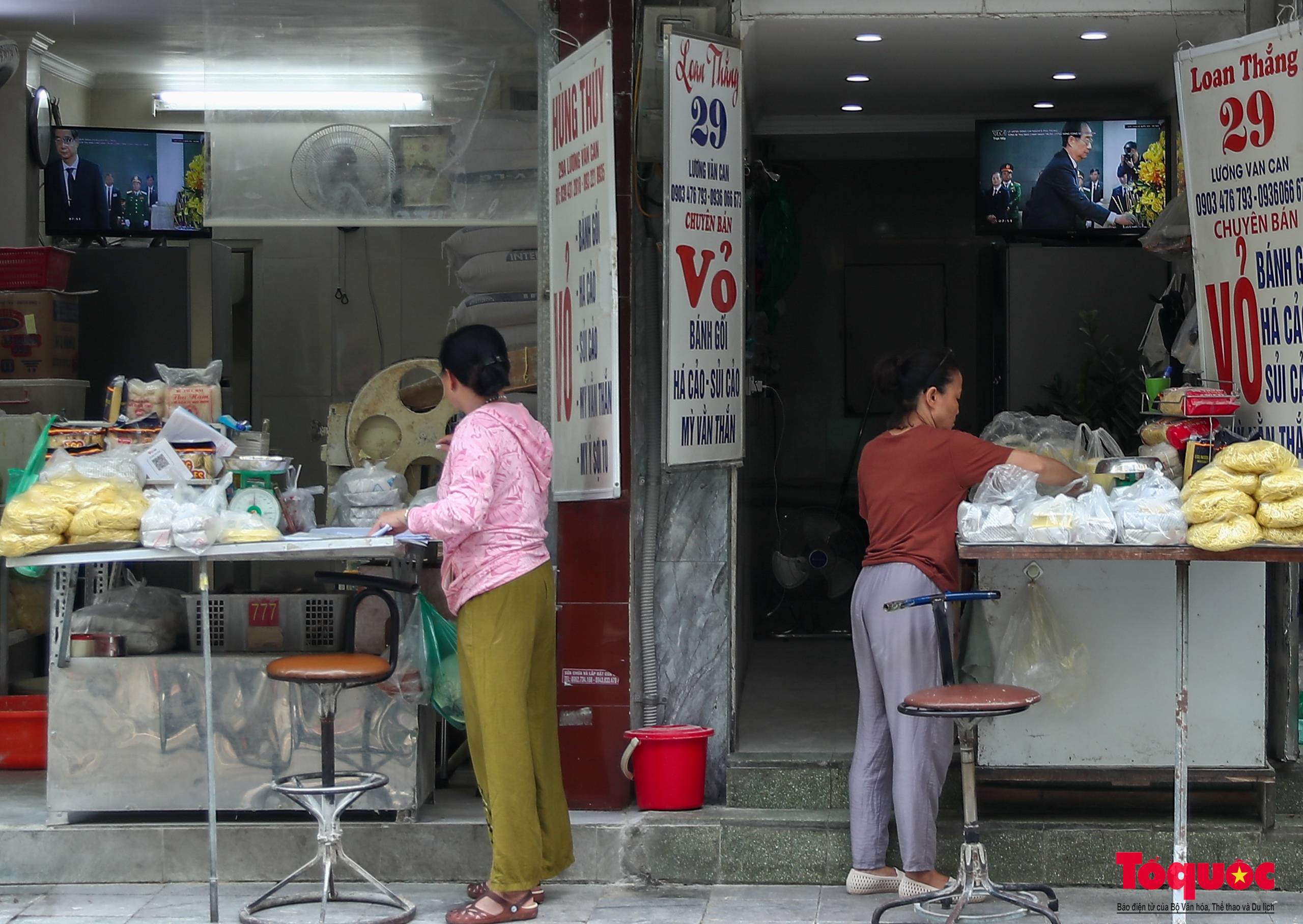 Người dân thủ đô xúc động khi xem trực tuyến lễ tang Tổng Bí thư Nguyễn Phú Trọng - Ảnh 6.