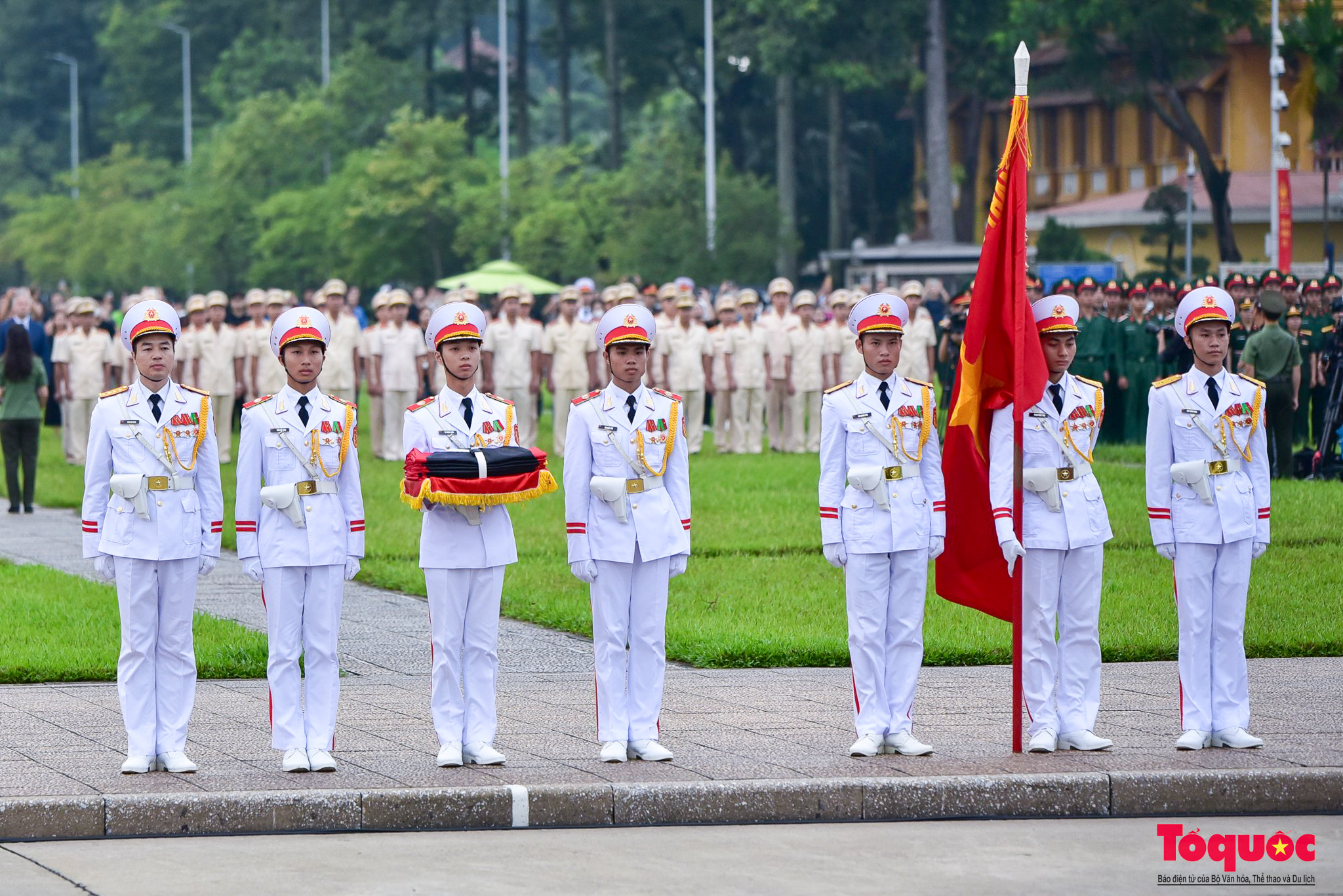 Trang nghiêm lễ thượng cờ rủ Quốc tang Tổng bí thư Nguyễn Phú Trọng - Ảnh 5.