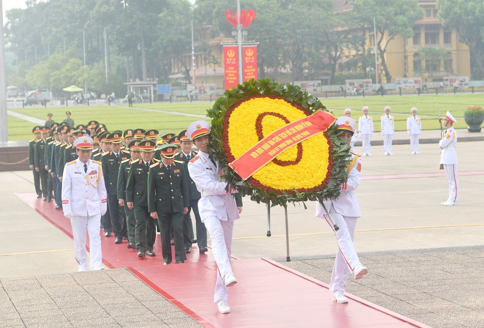 Lãnh đạo Đảng, Nhà nước viếng Chủ tịch Hồ Chí Minh và các Anh hùng liệt sĩ- Ảnh 3.