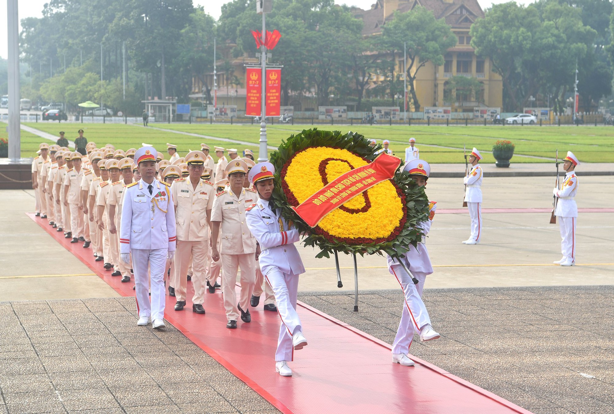 Lãnh đạo Đảng, Nhà nước viếng Chủ tịch Hồ Chí Minh và các Anh hùng liệt sĩ- Ảnh 4.