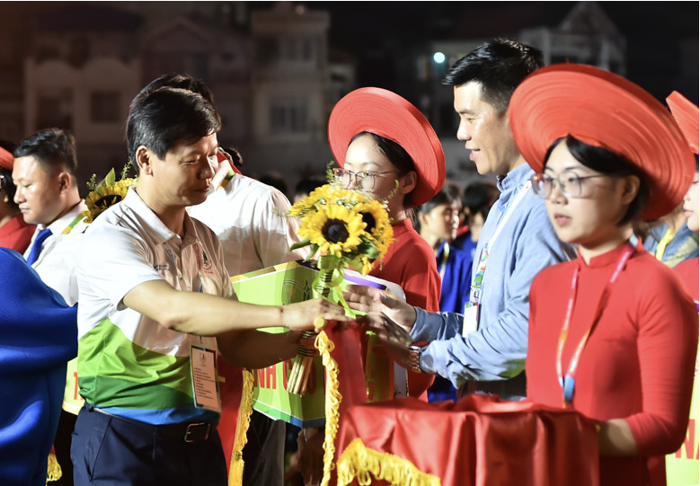 2024 yılında 10. Ulusal Phu Dong Spor Festivali'nin resmi açılışı - Fotoğraf 9. Chính thức khai mạc Hội khoẻ Phù Đổng toàn quốc lần thứ X năm 2024 - Ảnh 9.
