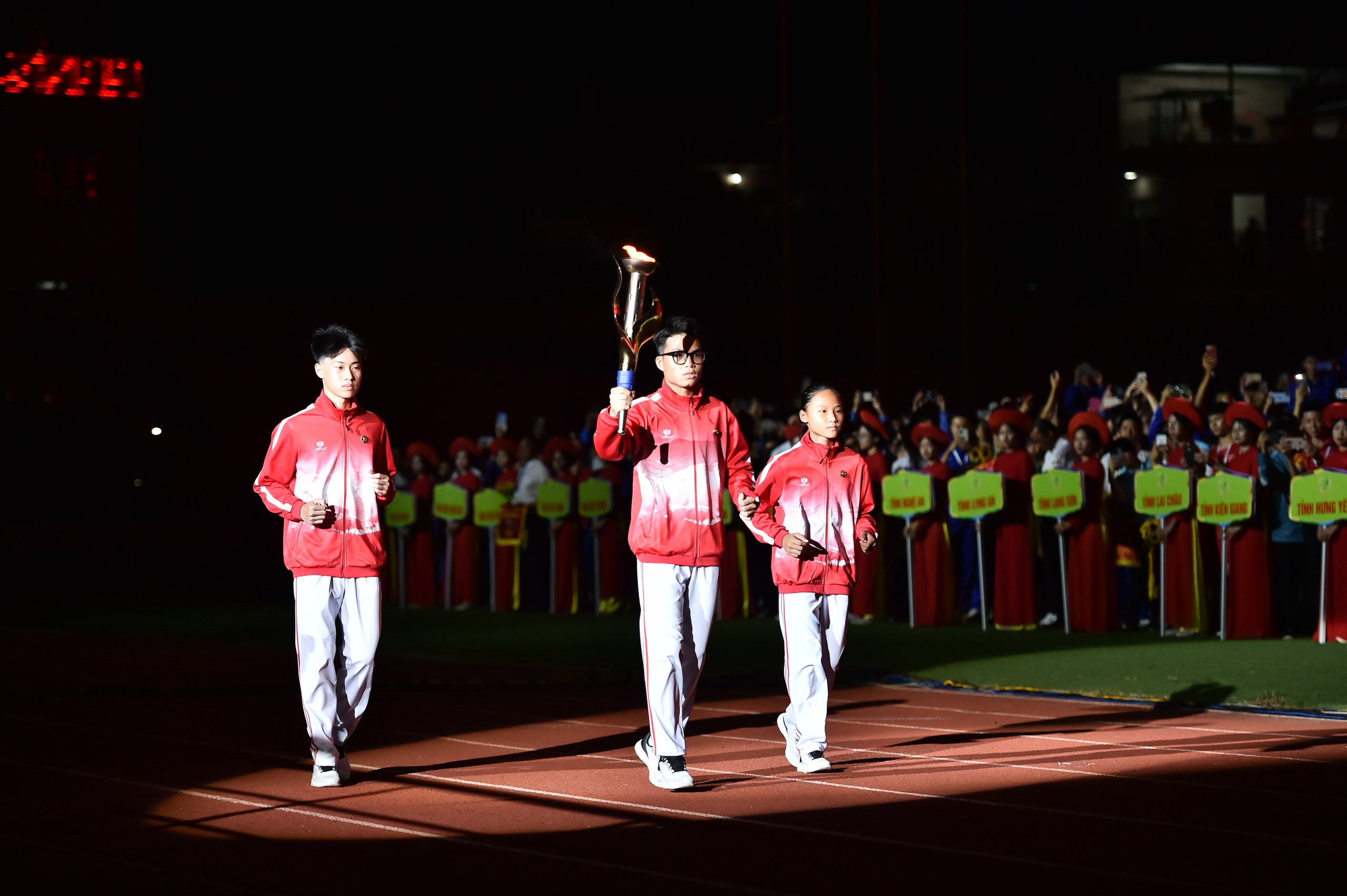 2024 yılında 10. Ulusal Phu Dong Spor Festivali'nin resmi açılışı - Fotoğraf 5. Chính thức khai mạc Hội khoẻ Phù Đổng toàn quốc lần thứ X năm 2024 - Ảnh 5.