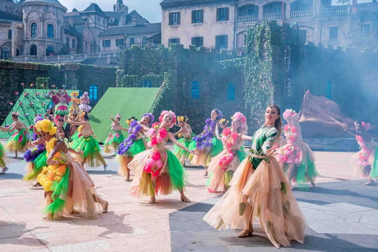 Show diễn luôn “kín chỗ” tại đỉnh Bà Nà hè này - Ảnh 1.