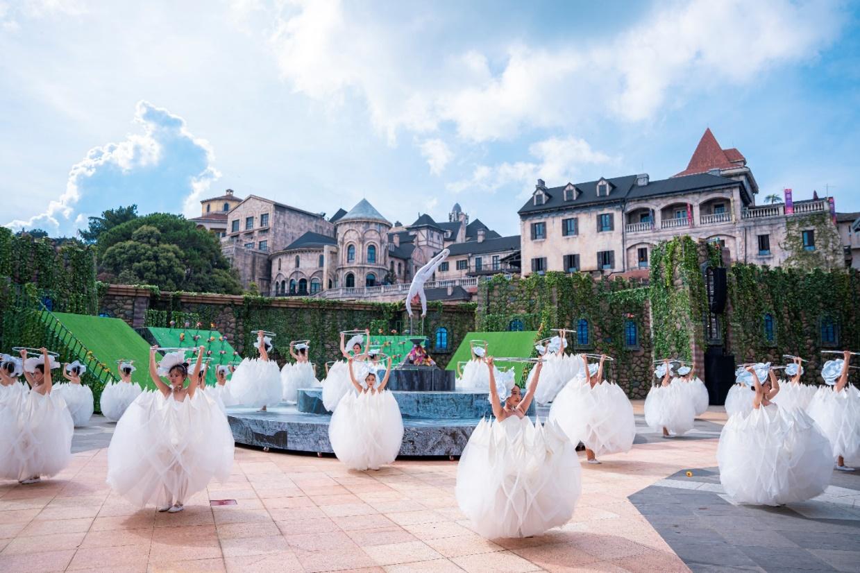 Show diễn luôn “kín chỗ” tại đỉnh Bà Nà hè này - Ảnh 4.