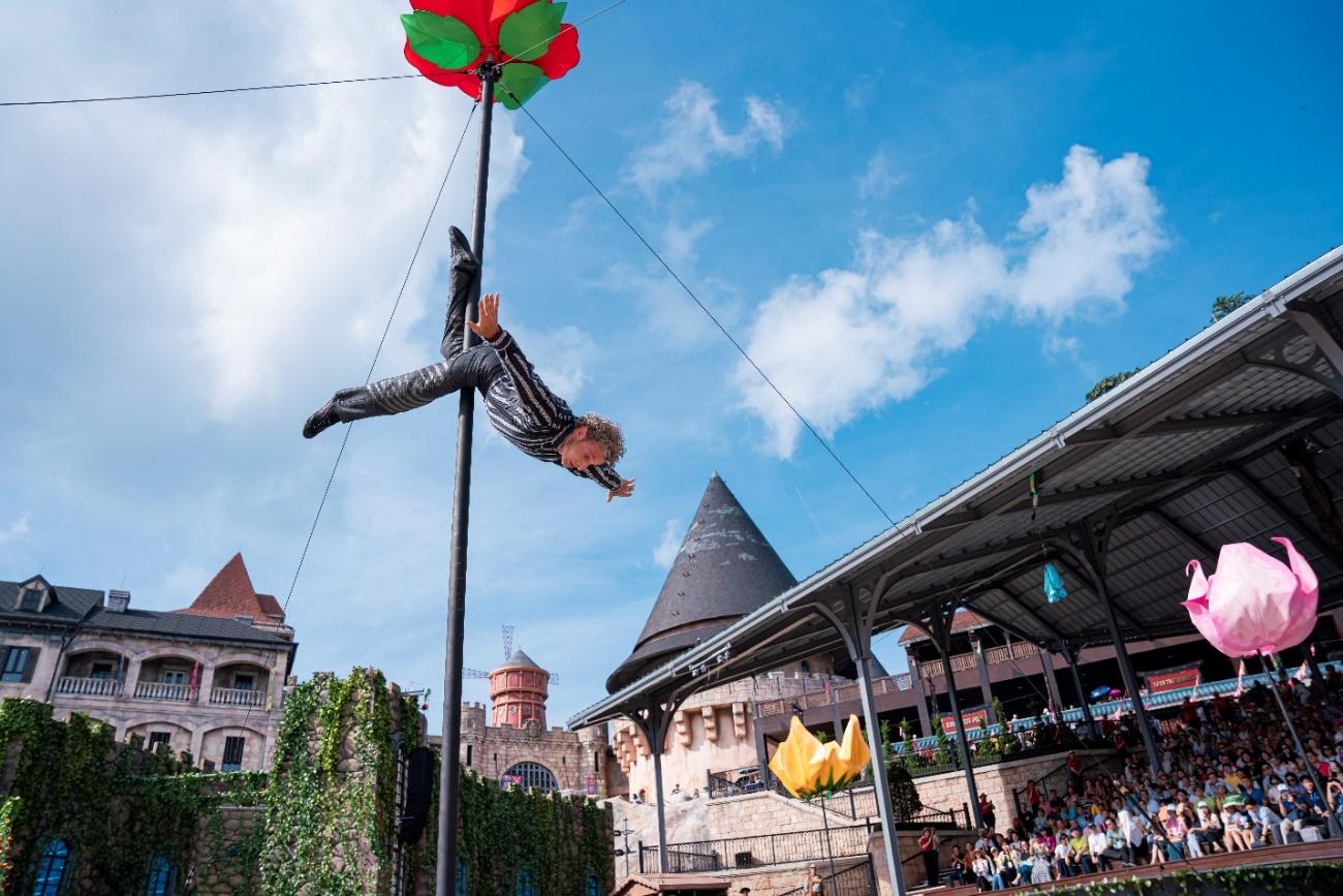 Show diễn luôn “kín chỗ” tại đỉnh Bà Nà hè này - Ảnh 6.