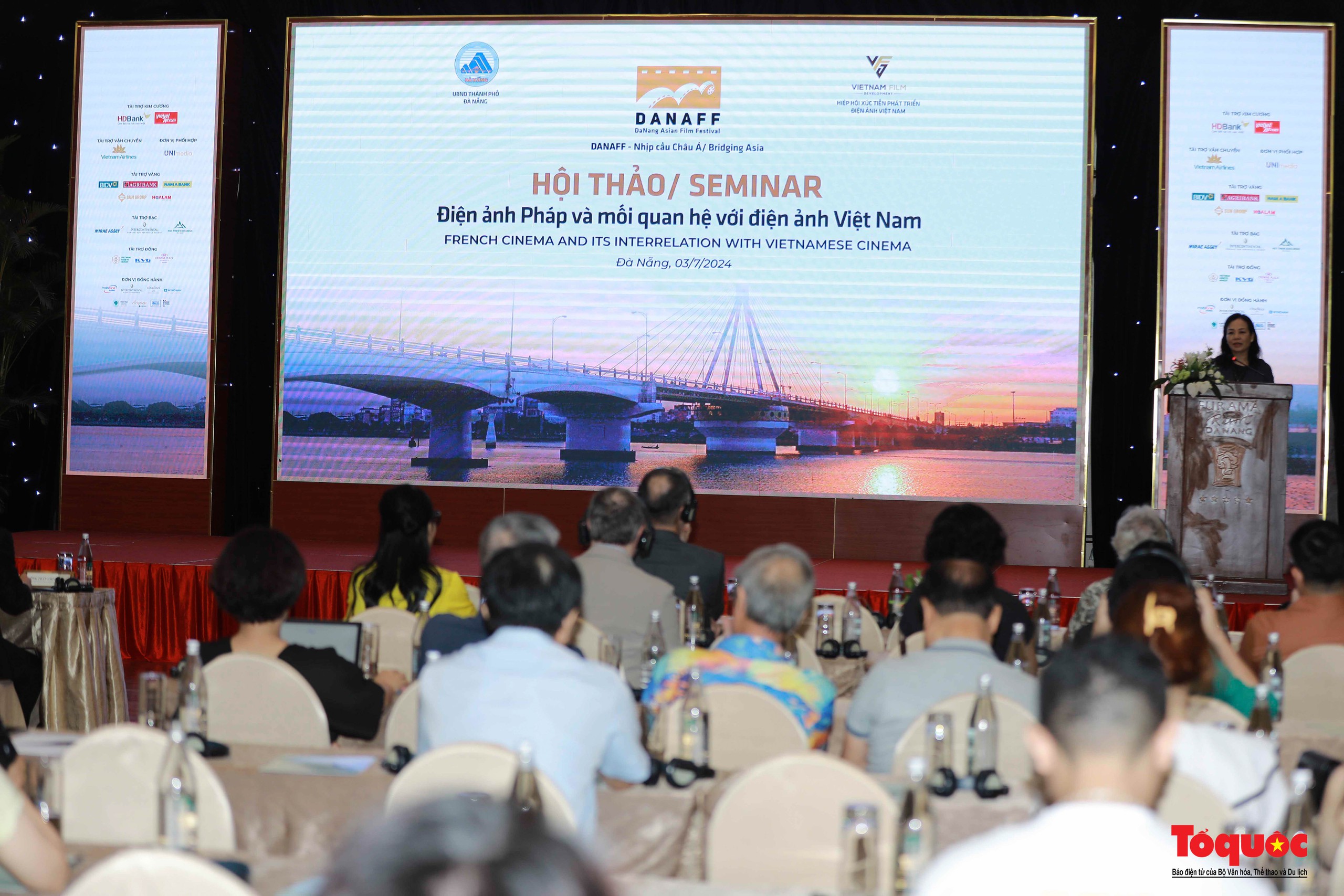 អនុរដ្ឋមន្ត្រី Ta Quang Dong ចូលរួមសិក្ខាសាលា “ភាពយន្តបារាំង និងទំនាក់ទំនងភាពយន្តវៀតណាម” - រូបថត ១. Thứ trưởng Tạ Quang Đông tham dự hội thảo “Điện ảnh Pháp và mối quan hệ với điện ảnh Việt Nam” - Ảnh 1.