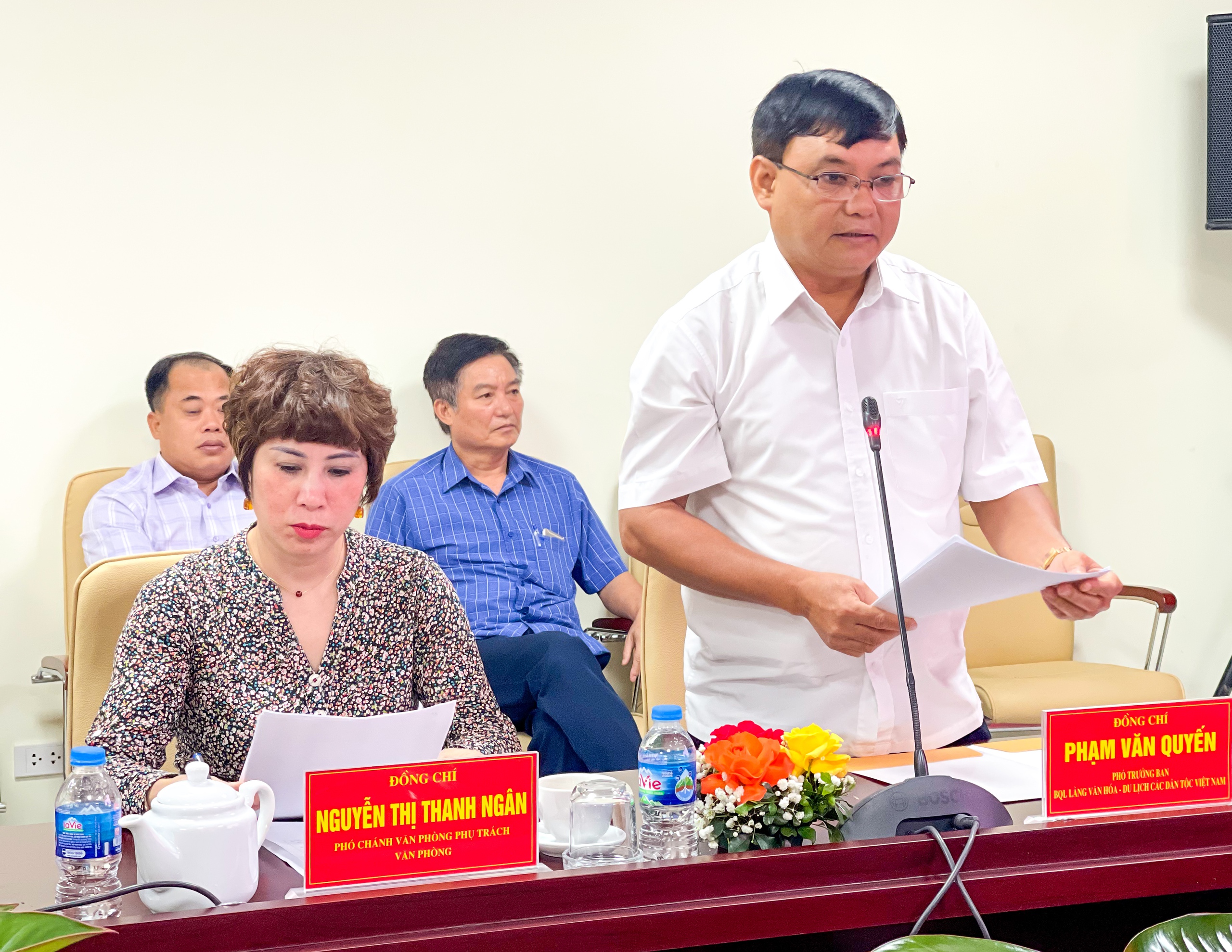 Das Vietnam National Village for Ethnic Culture and Tourism muss seine Ressourcen bündeln, um die ihm zugewiesenen Aufgaben termingerecht und mit hoher Qualität auszuführen – Foto 3. Làng Văn hóa – Du lịch các dân tộc Việt Nam cần tập trung nguồn lực thực hiện tốt các nhiệm vụ được giao theo đúng tiến độ, chất lượng - Ảnh 3.