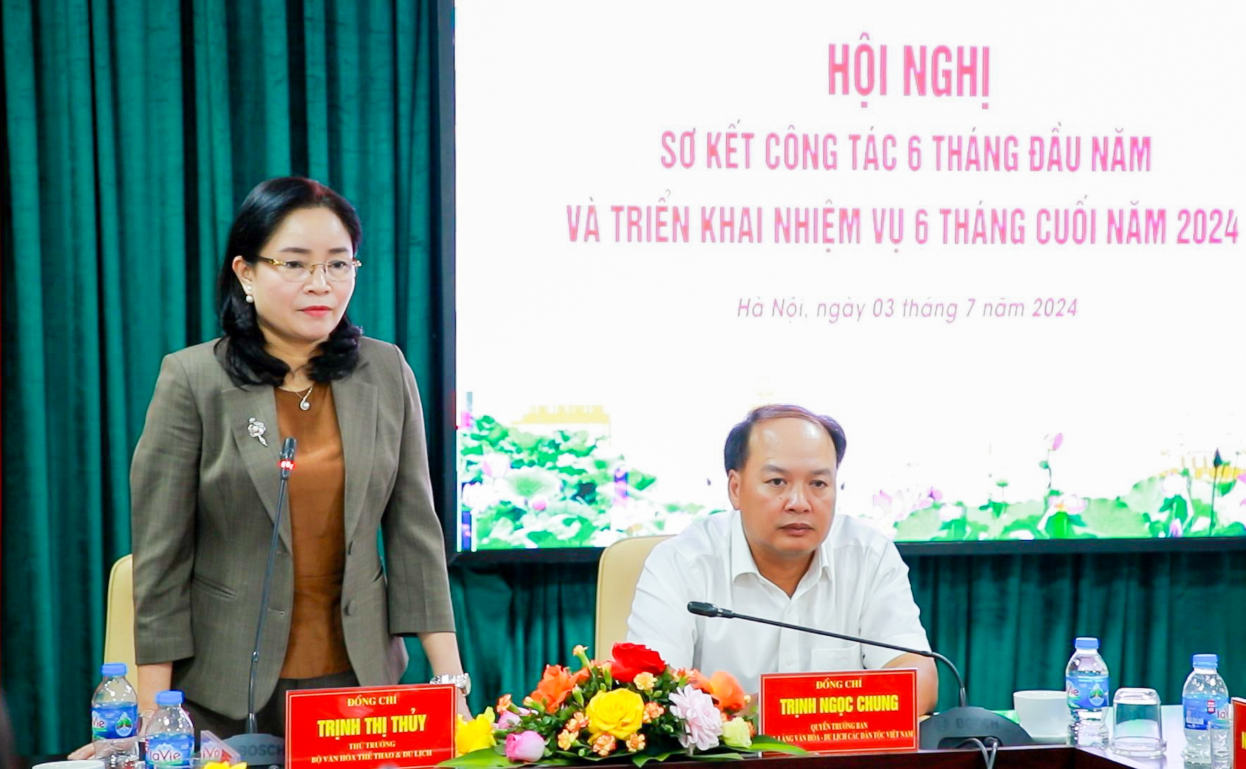 Das Vietnam National Village for Ethnic Culture and Tourism muss proaktiv sein, ständig Innovationen hervorbringen und kreativ sein – Foto 1. Làng Văn hóa – Du lịch các dân tộc Việt Nam cần chủ động, không ngừng đổi mới, sáng tạo - Ảnh 1.