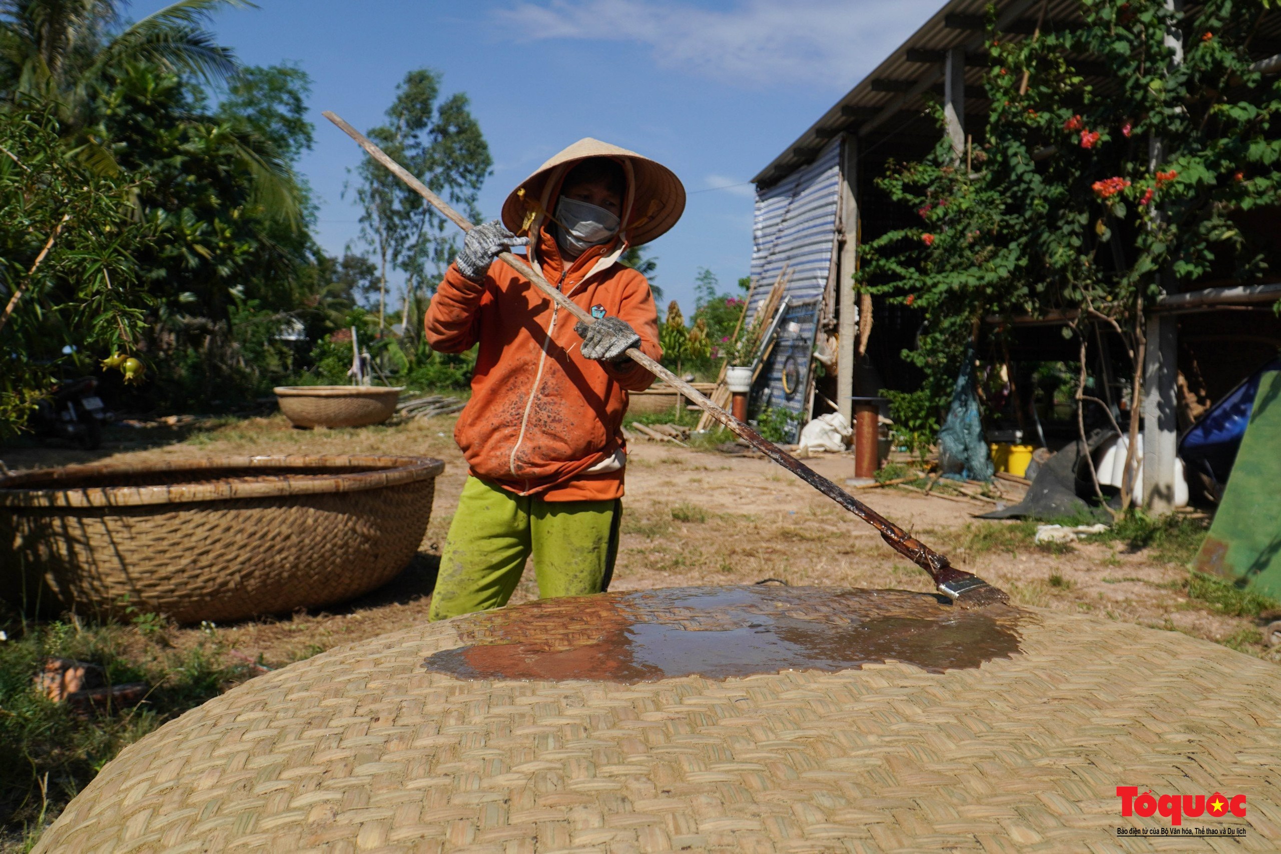 Khám phá nghề làm thúng chai “đi Tây” ở Phú Yên - Ảnh 13.