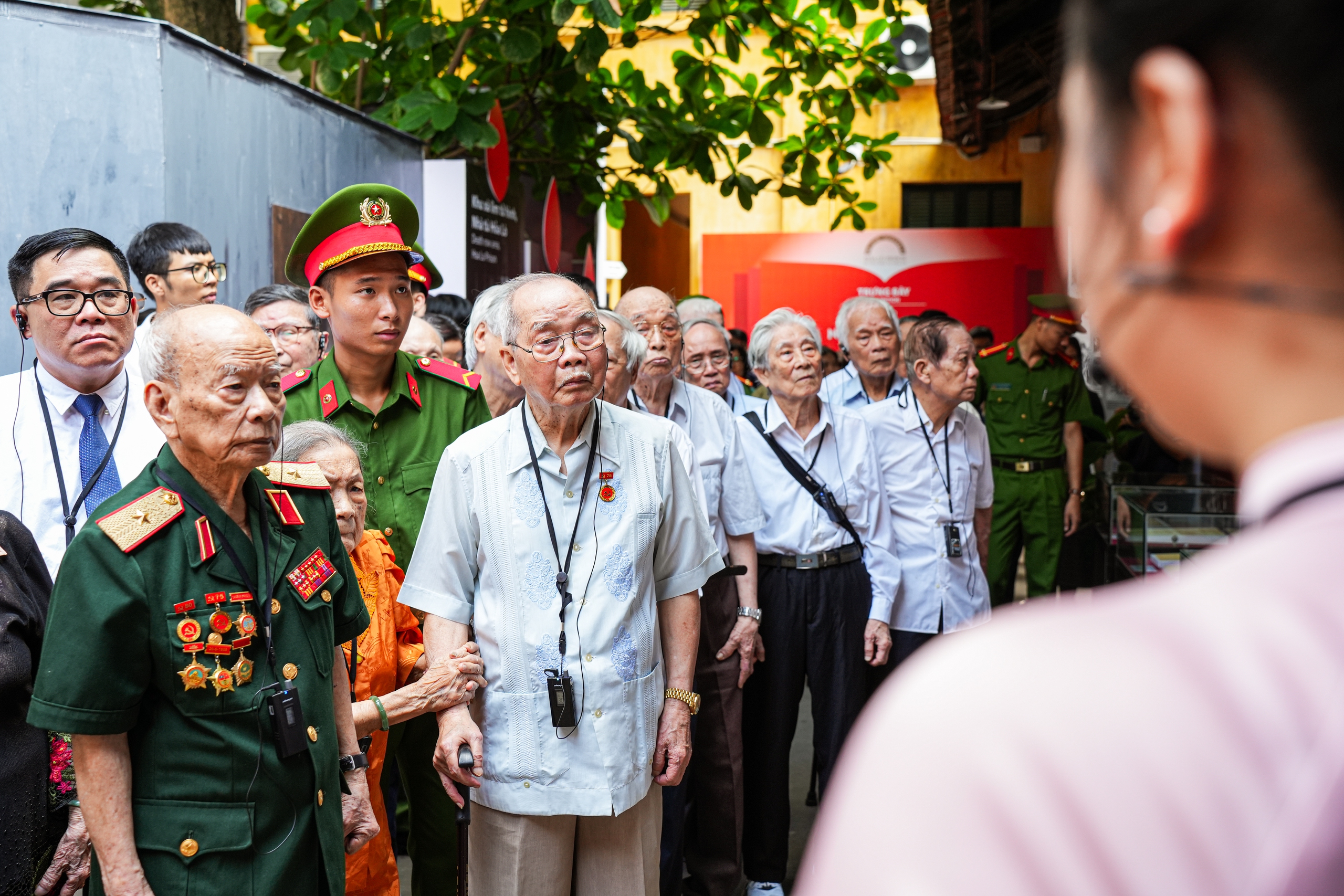 Cựu tù binh Hỏa Lò xúc động “Thắp ngọn lửa hồng” tại “Địa ngục trần gian” - Ảnh 5.