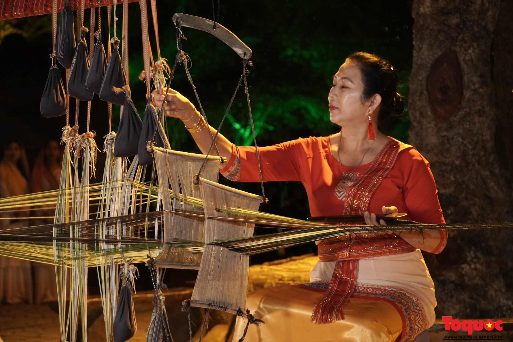 ເປີດຕົວໂຄງການທ່ອງທ່ຽວສອງຄືນສູ່ຫໍ Ponagar - ຮູບ 4. Ra mắt hai chương trình tham quan Tháp Bà Ponagar về đêm - Ảnh 4.