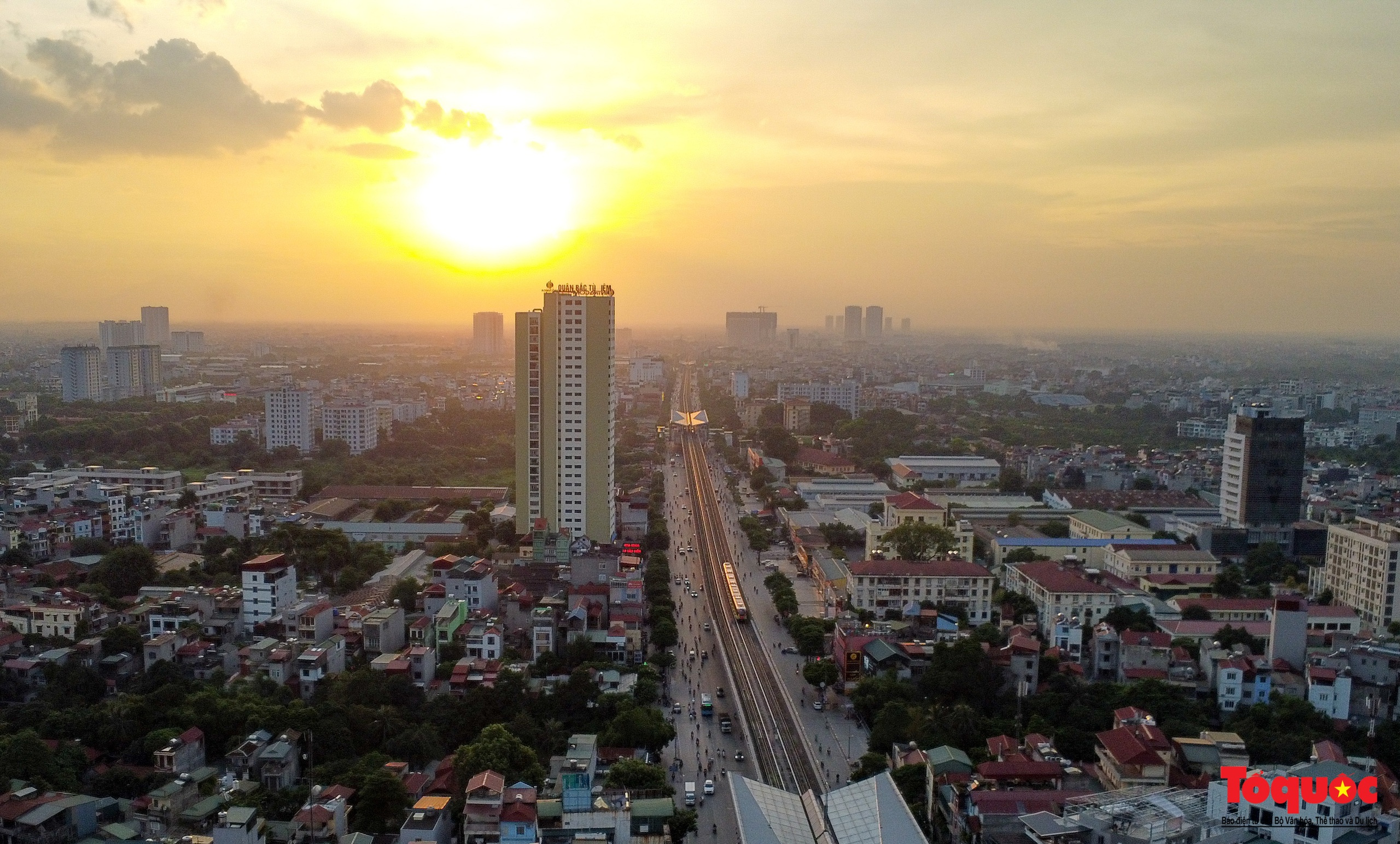 Người dân thủ đô trải nghiệm tàu đường sắt Nhổn - ga Hà Nội ngày cuối tuần - Ảnh 14.