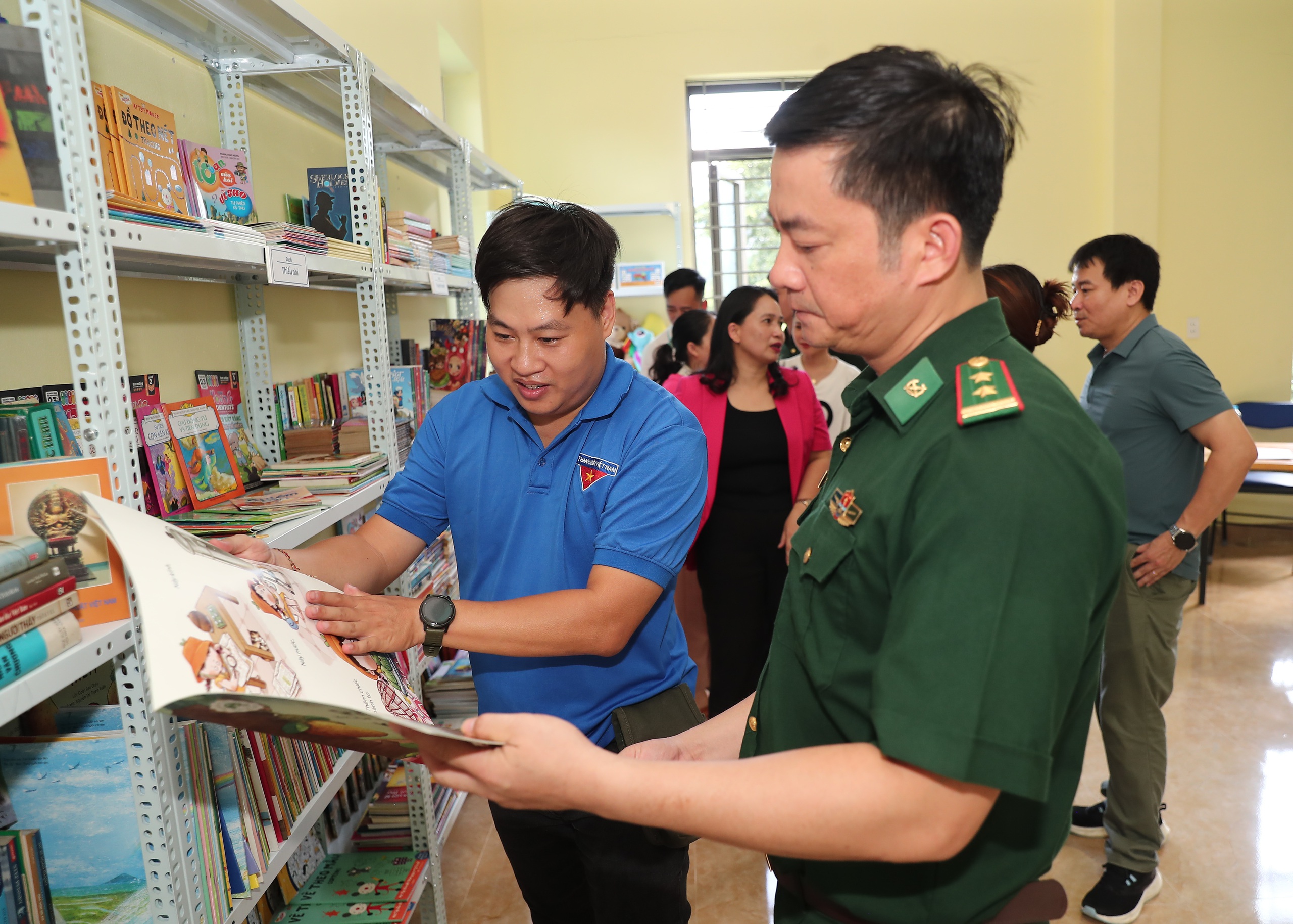 Hành trình mang &quot;Thư viện tránh lũ&quot; – Trao cơ hội tiếp cận tri thức cho đồng bào Bru Vân Kiều trên dãy Trường Sơn - Ảnh 17.