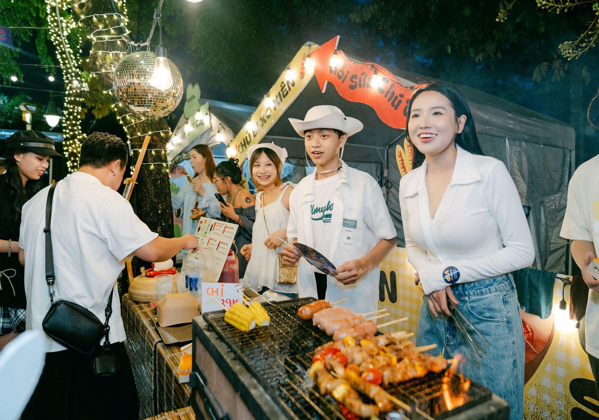 Da Nang Downtown - the best way to discover the vibrant night time in Da Nang - Ảnh 5.