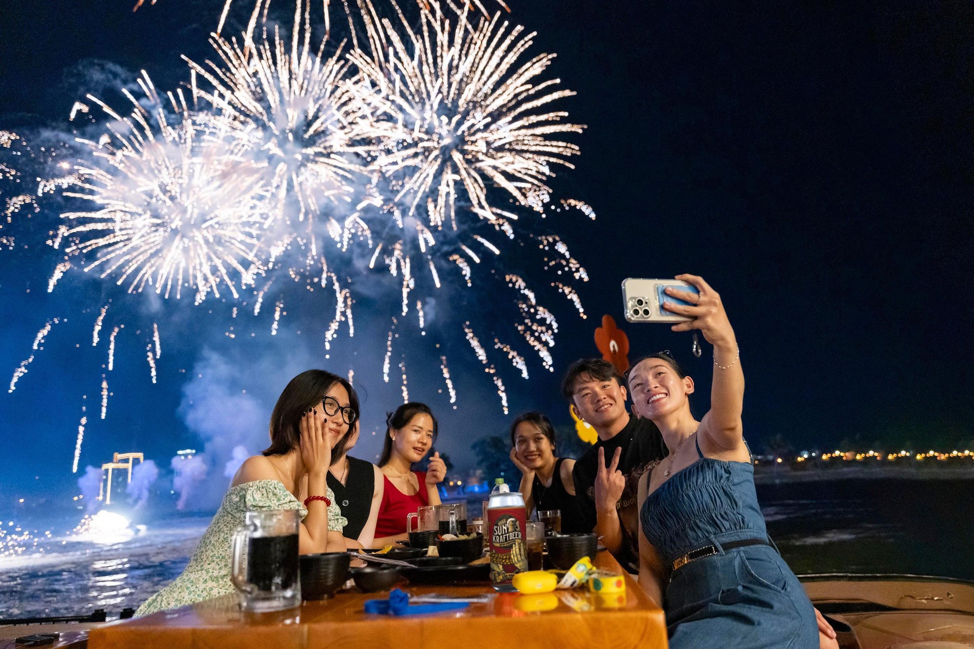 Da Nang Downtown - the best way to discover the vibrant night time in Da Nang - Ảnh 6.