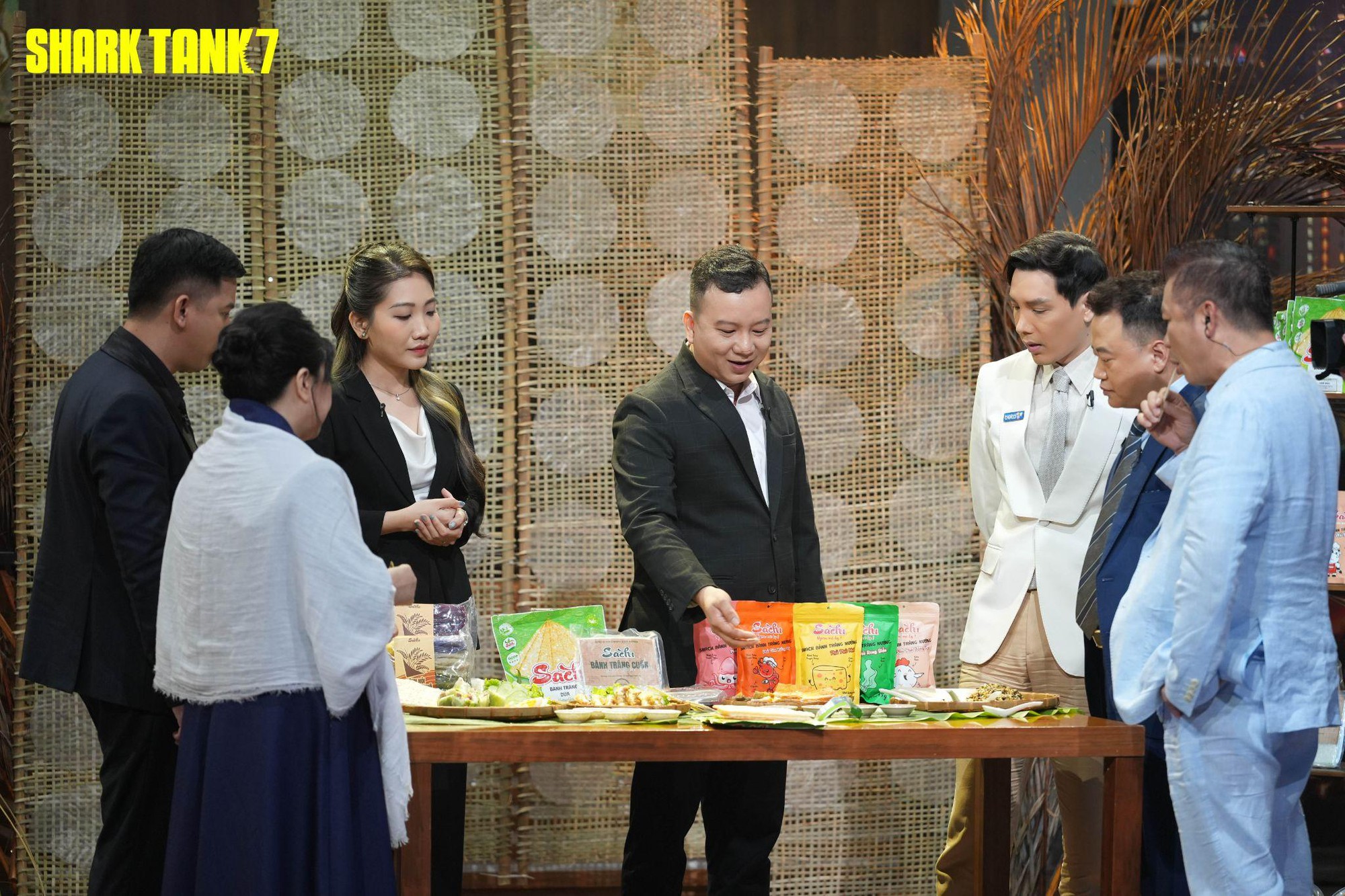 Snack bánh tráng ăn vặt “kiểu mới” lần đầu gọi vốn Shark Tank 7 - Ảnh 3.