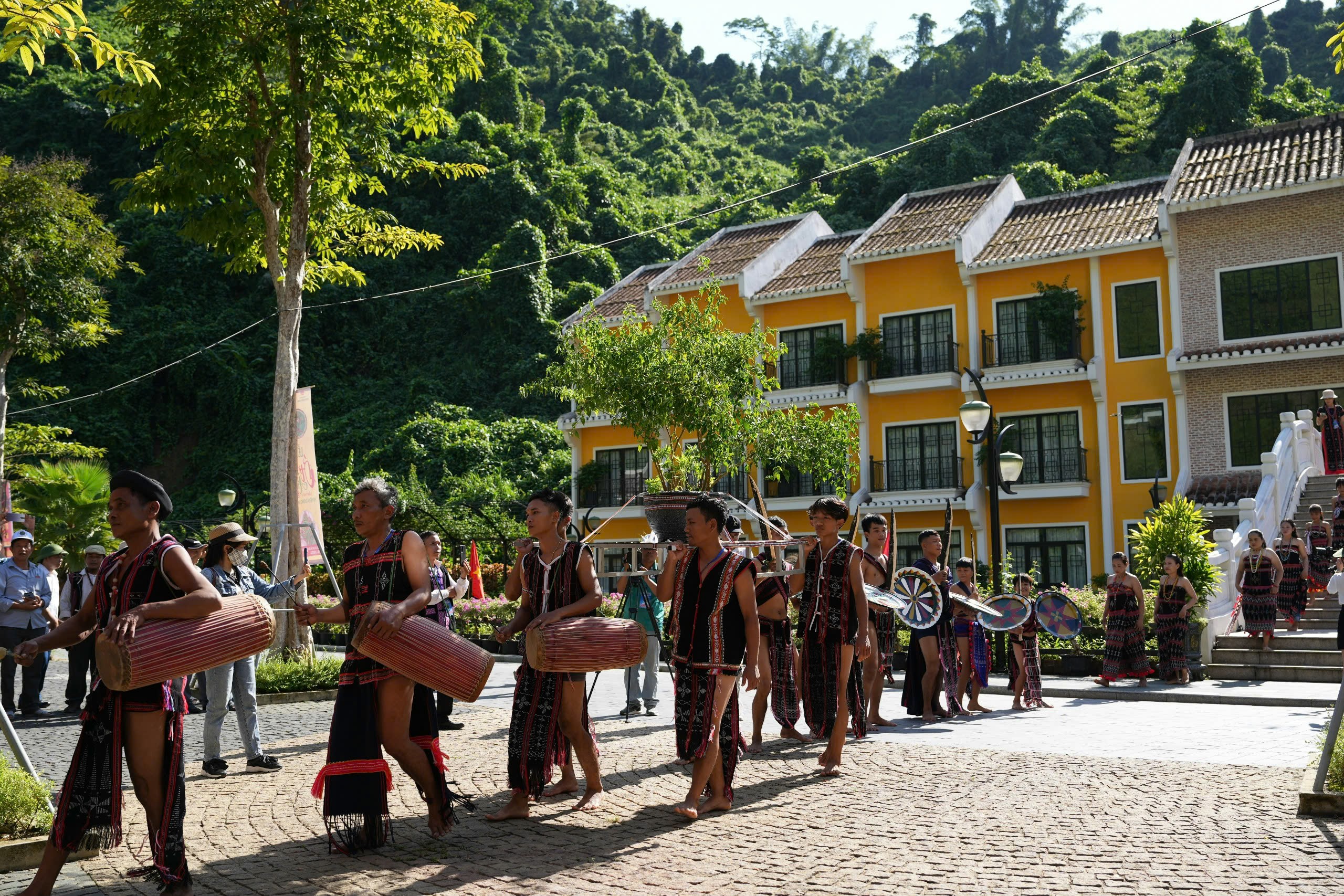 Numerosas actividades culturales y turísticas tienen lugar en el Festival del Chile A Rieu - Foto 4. Nhiều hoạt động văn hóa, du lịch diễn ra tại Lễ hội ớt A Riêu - Ảnh 4.