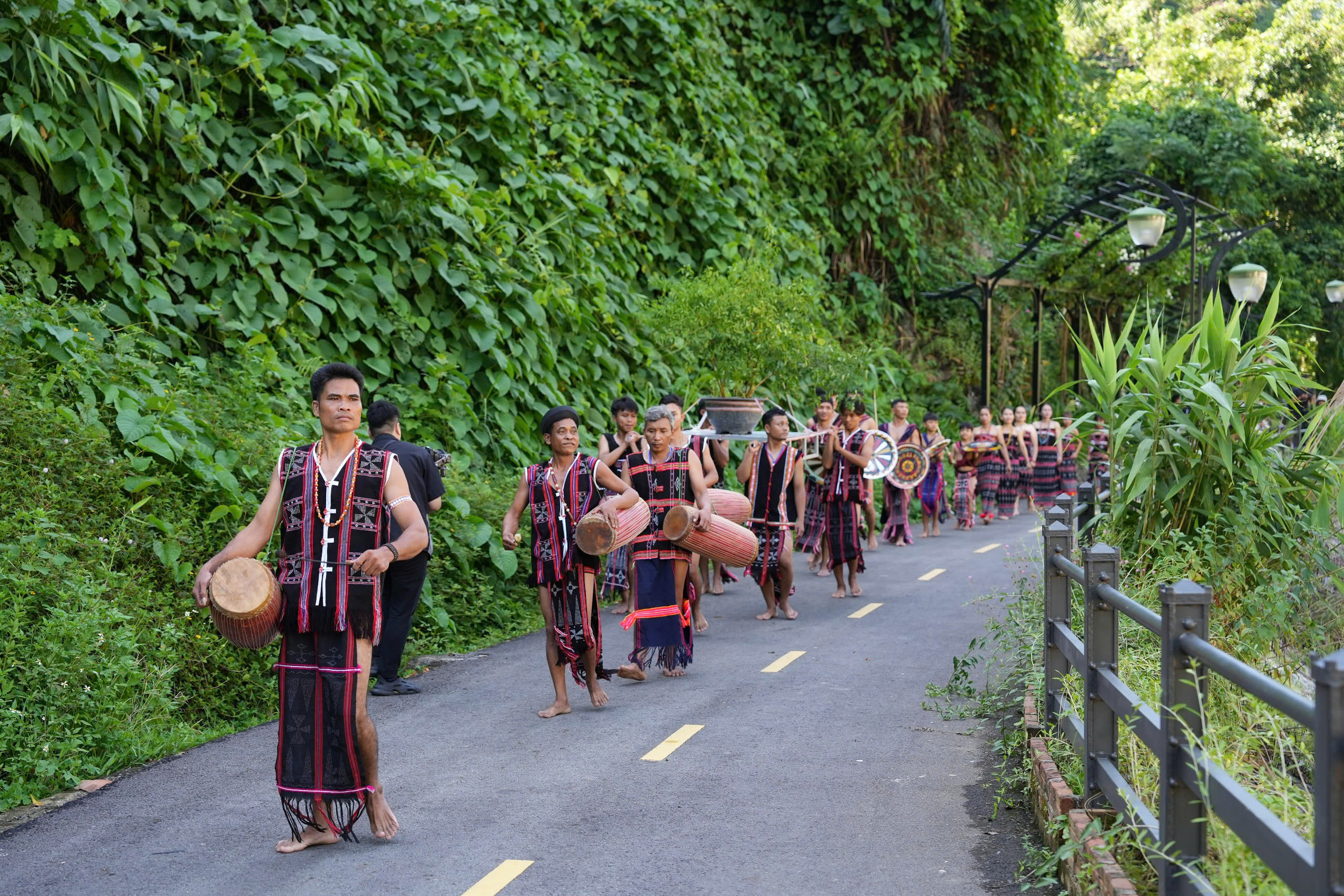 Numerosas actividades culturales y turísticas tienen lugar en el Festival del Chile de A Rieu - Foto 3. Nhiều hoạt động văn hóa, du lịch diễn ra tại Lễ hội ớt A Riêu - Ảnh 3.