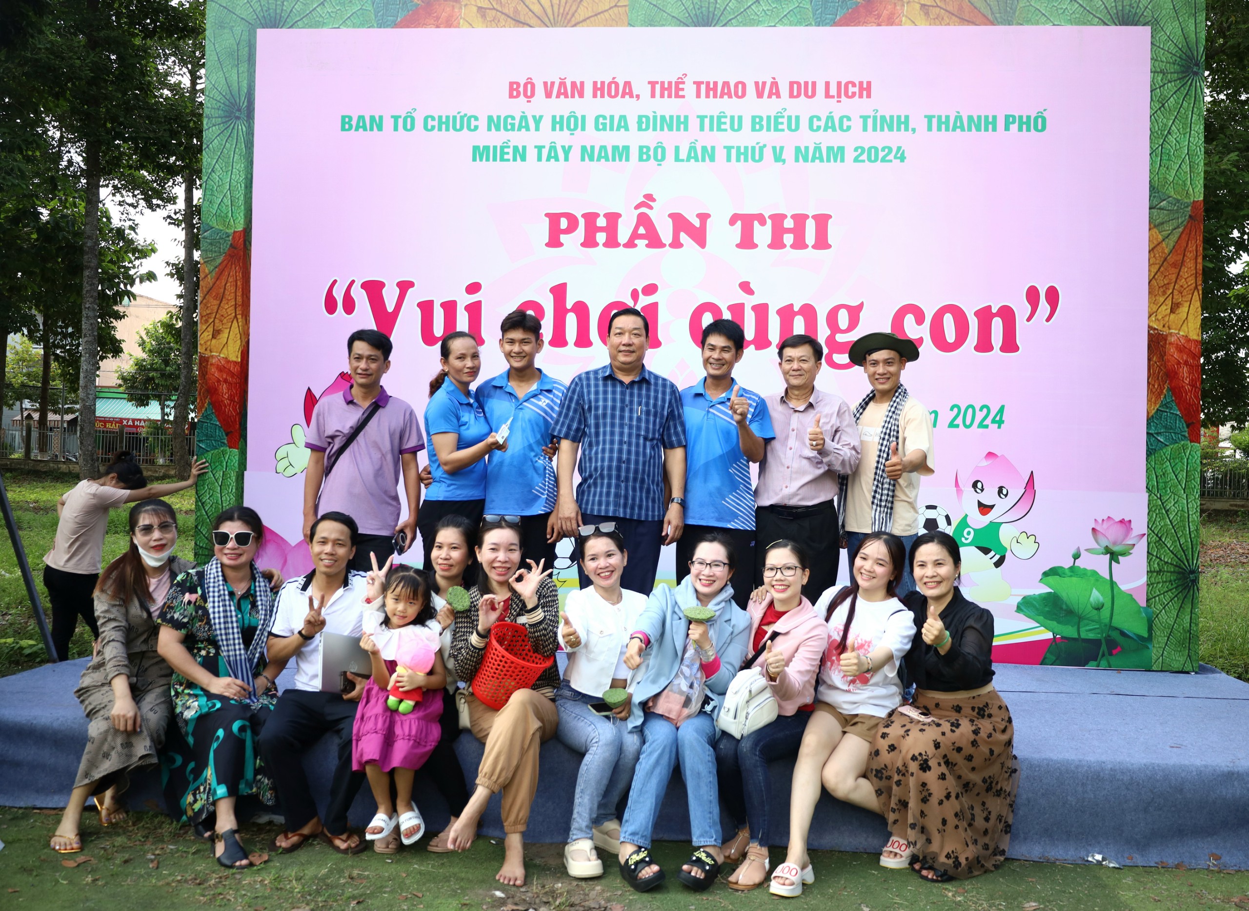 Atividades emocionantes e úteis no Festival das Famílias Típicas nas províncias e cidades da região Sudoeste - Foto 1. Sôi nổi các hoạt động bổ ích tại Ngày hội Gia đình tiêu biểu các tỉnh, thành phố miền Tây Nam Bộ - Ảnh 1.