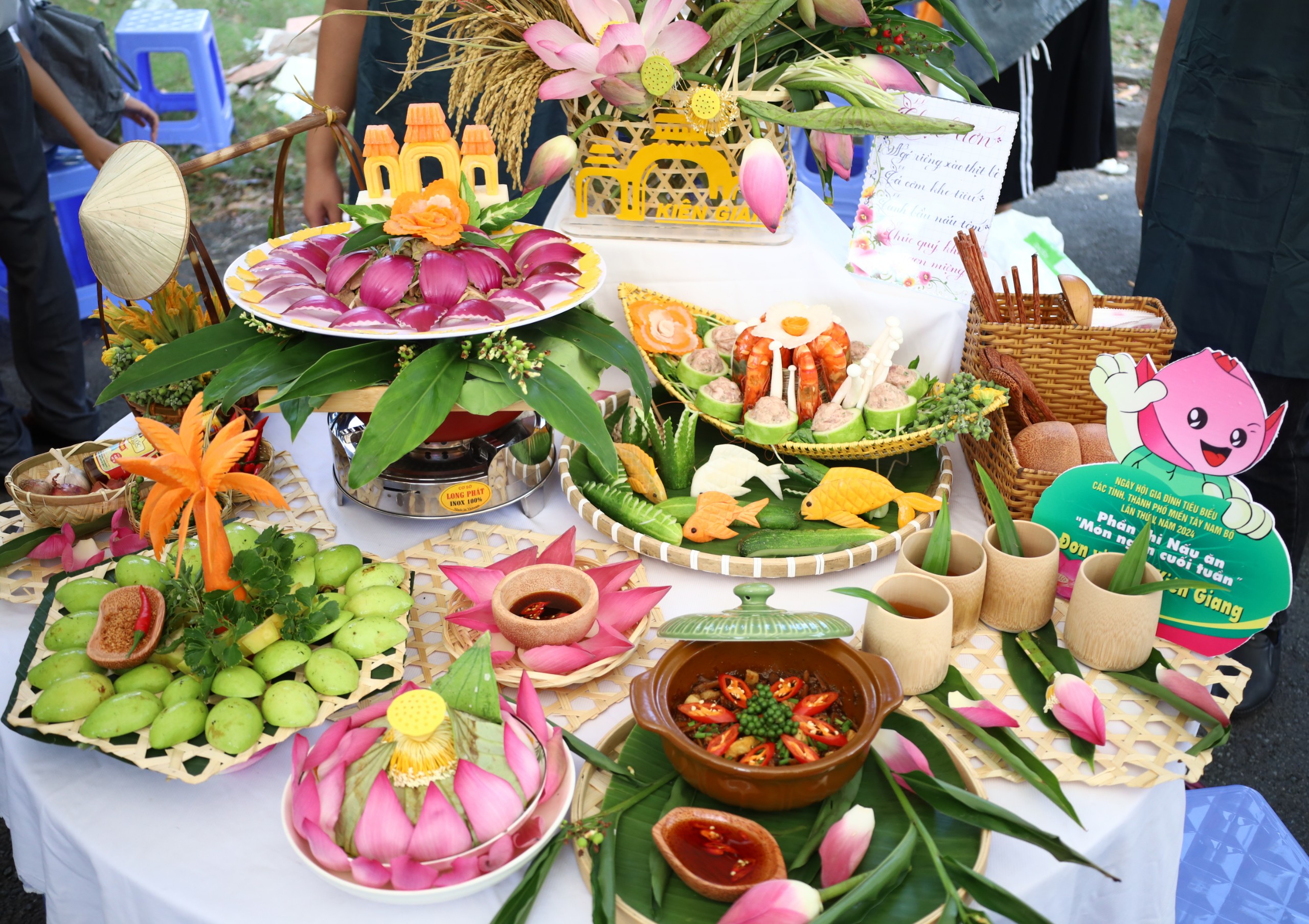 Atividades emocionantes e úteis no Festival das Famílias Típicas nas províncias e cidades da região Sudoeste - Foto 10. Sôi nổi các hoạt động bổ ích tại Ngày hội Gia đình tiêu biểu các tỉnh, thành phố miền Tây Nam Bộ - Ảnh 10.