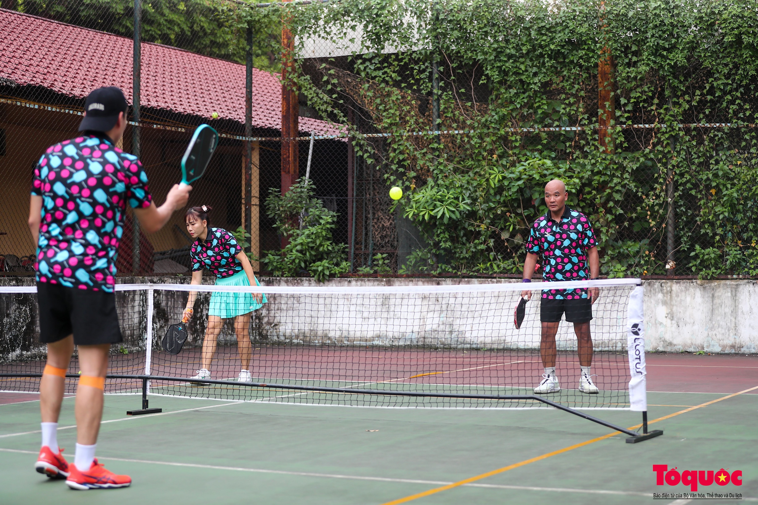 &quot;Cơn sốt&quot; Pickleball: Khám phá môn thể thao mới trong cộng đồng - Ảnh 1.