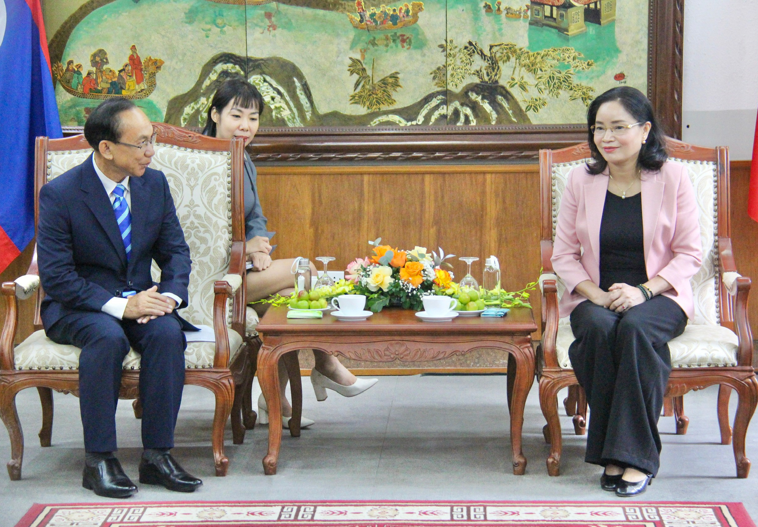 संस्कृति और पर्यटन के क्षेत्र में वियतनाम और लाओस के बीच कार्यालय कार्य में सहयोग को बढ़ावा देना - फोटो 1. Thúc đẩy hợp tác về công tác văn phòng giữa Việt Nam và Lào trên lĩnh vực văn hóa, du lịch - Ảnh 1.