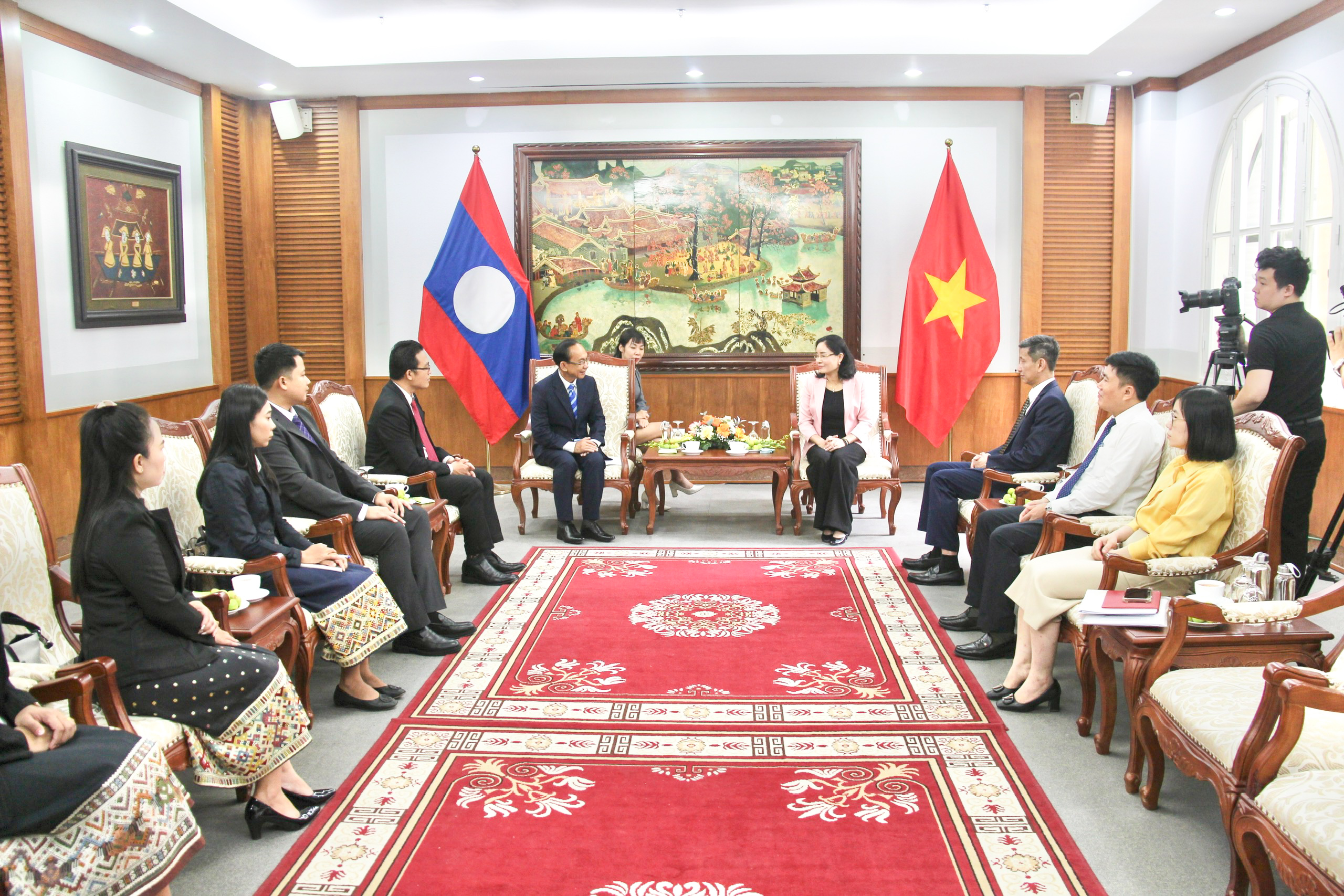 संस्कृति और पर्यटन के क्षेत्र में वियतनाम और लाओस के बीच कार्यालय कार्य में सहयोग को बढ़ावा देना - फोटो 2. Thúc đẩy hợp tác về công tác văn phòng giữa Việt Nam và Lào trên lĩnh vực văn hóa, du lịch - Ảnh 2.