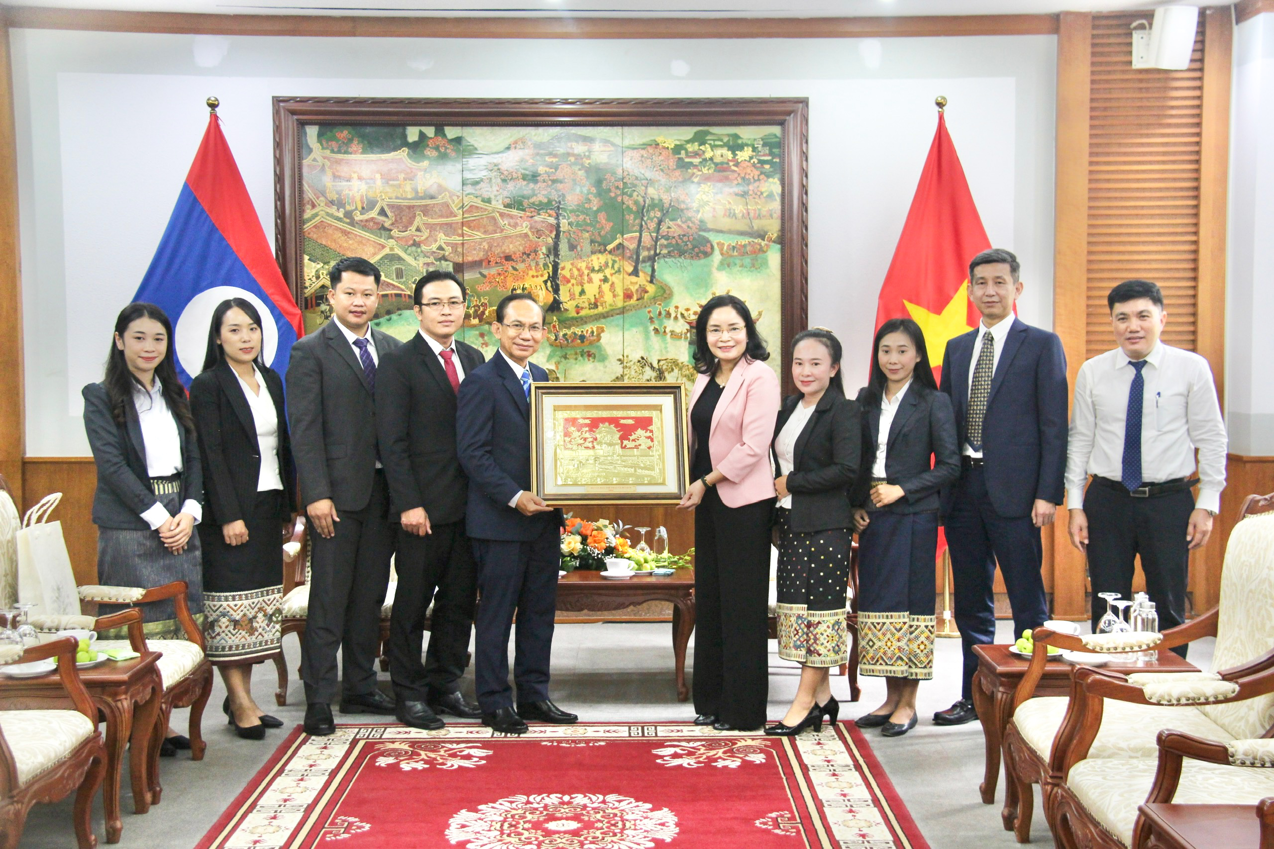 संस्कृति और पर्यटन के क्षेत्र में वियतनाम और लाओस के बीच कार्यालय कार्य में सहयोग को बढ़ावा देना - फोटो 3. Thúc đẩy hợp tác về công tác văn phòng giữa Việt Nam và Lào trên lĩnh vực văn hóa, du lịch - Ảnh 3.