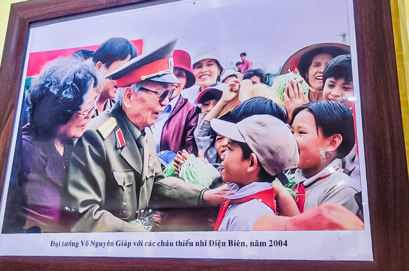 معرض مكون من 103 صور  Triển lãm 103 tác phẩm ảnh