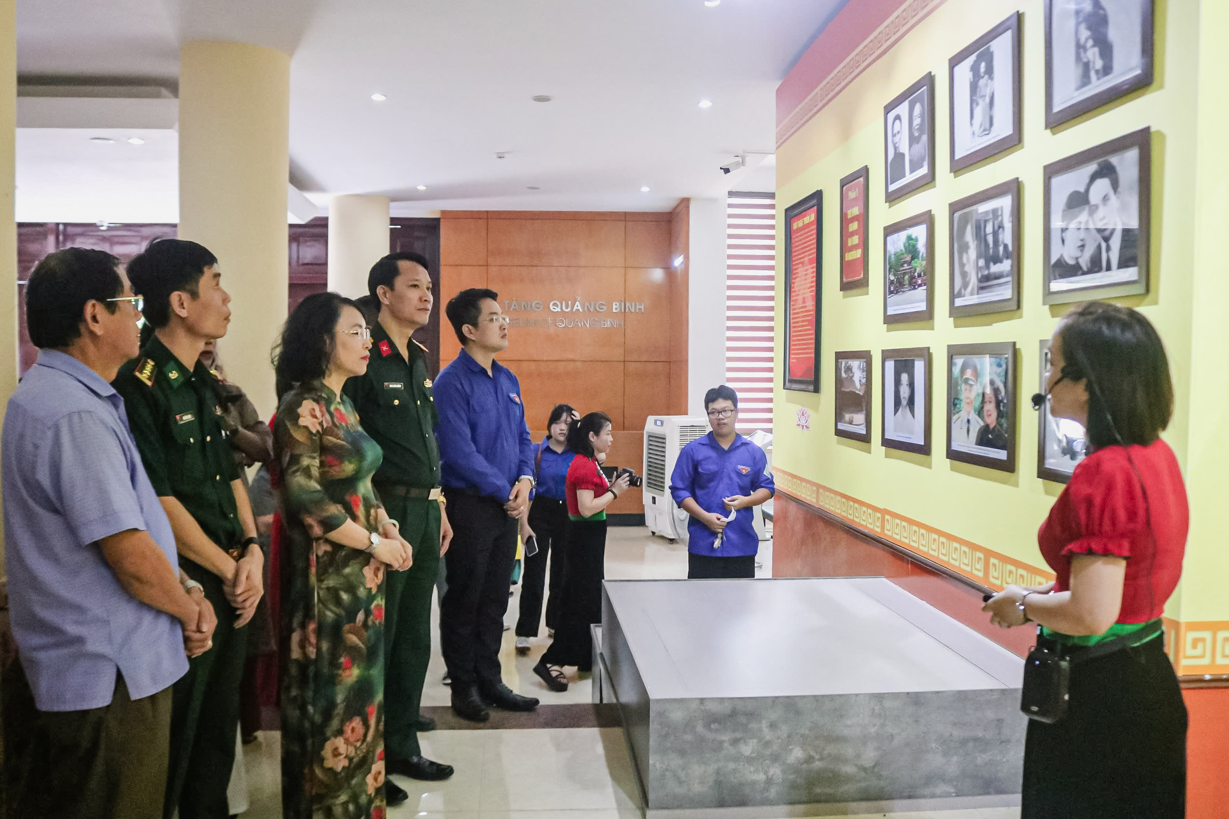 معرض مكون من 103 صور  Triển lãm 103 tác phẩm ảnh