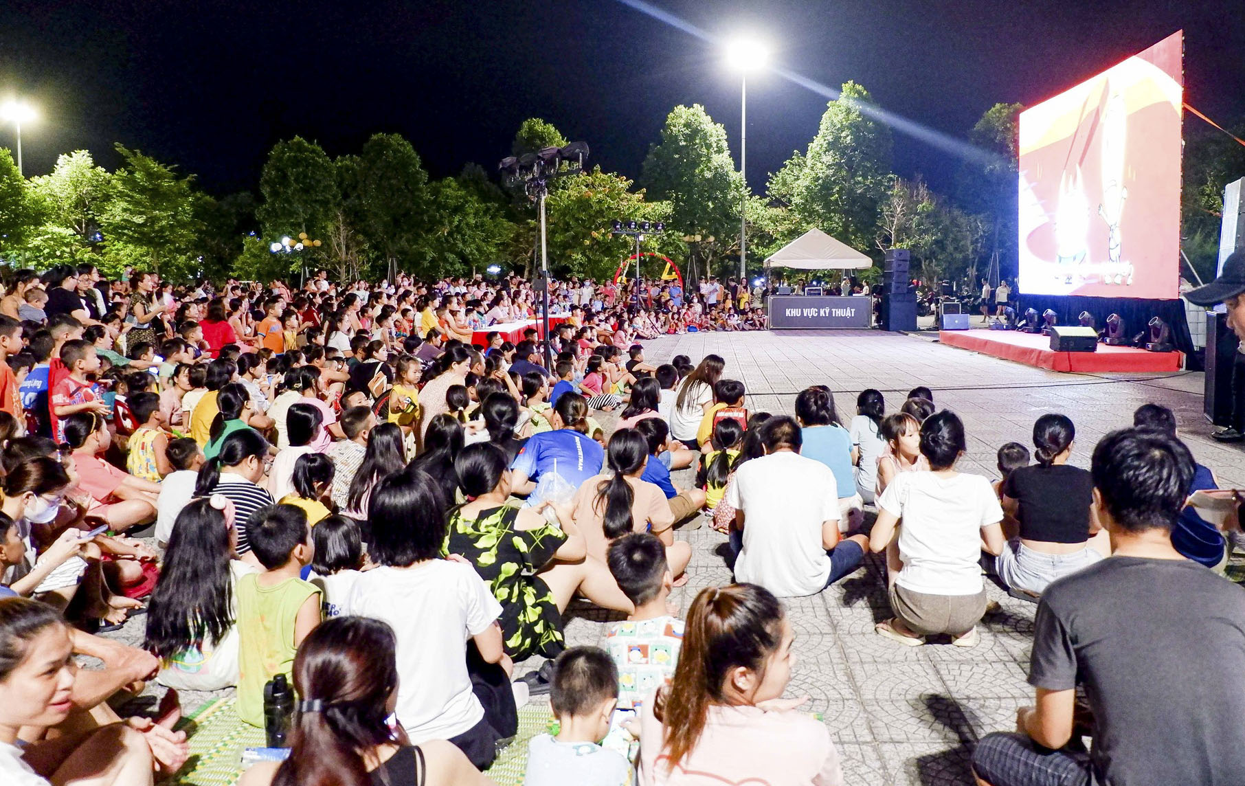 Da Nang présente des films gratuits aux résidents et aux touristes à l'occasion de la fête nationale le 2 septembre - Photo 1. Đà Nẵng chiếu phim miễn phí phục vụ người dân và du khách dịp lễ Quốc khánh 2/9 - Ảnh 1.