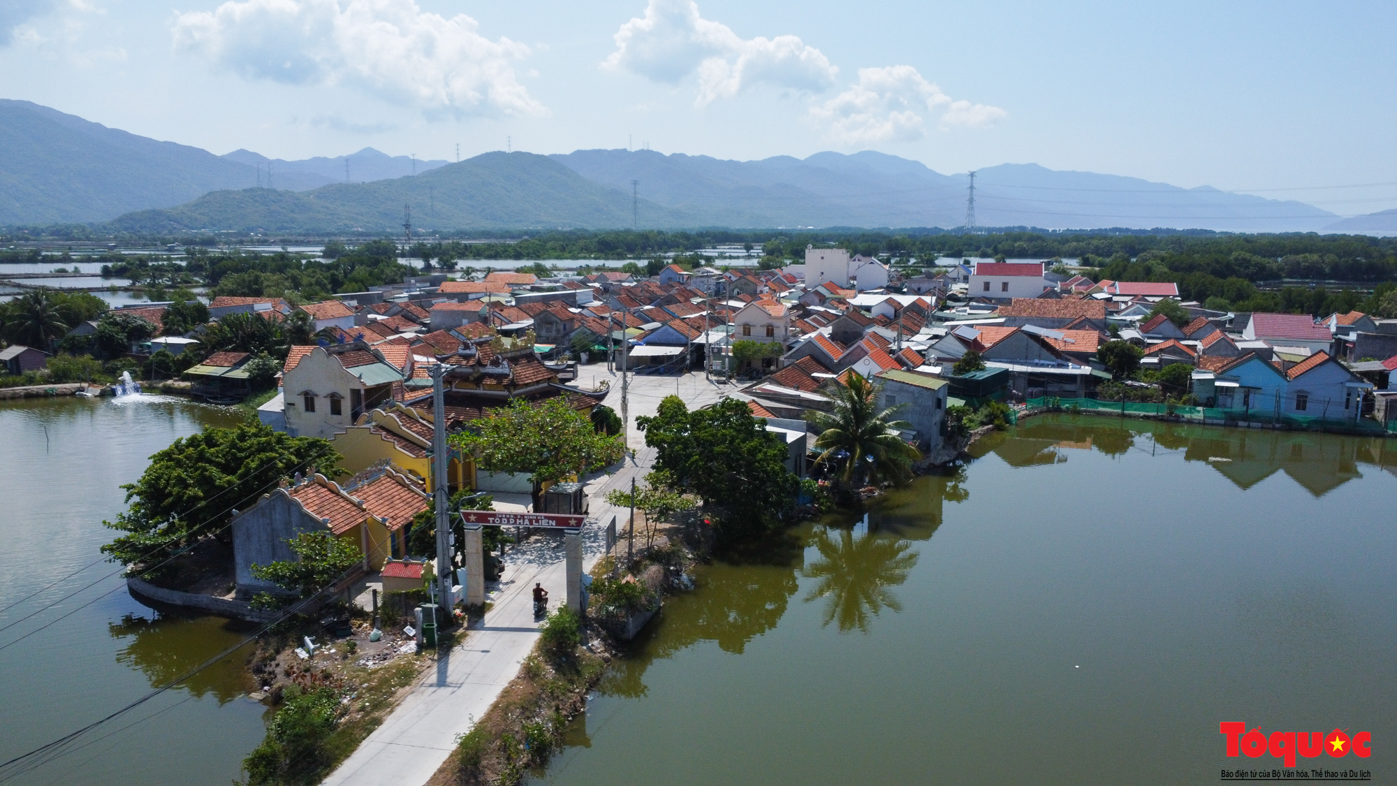 Khám phá &quot;ngôi làng ốc đảo&quot; đẹp như tranh vẽ - Ảnh 10.