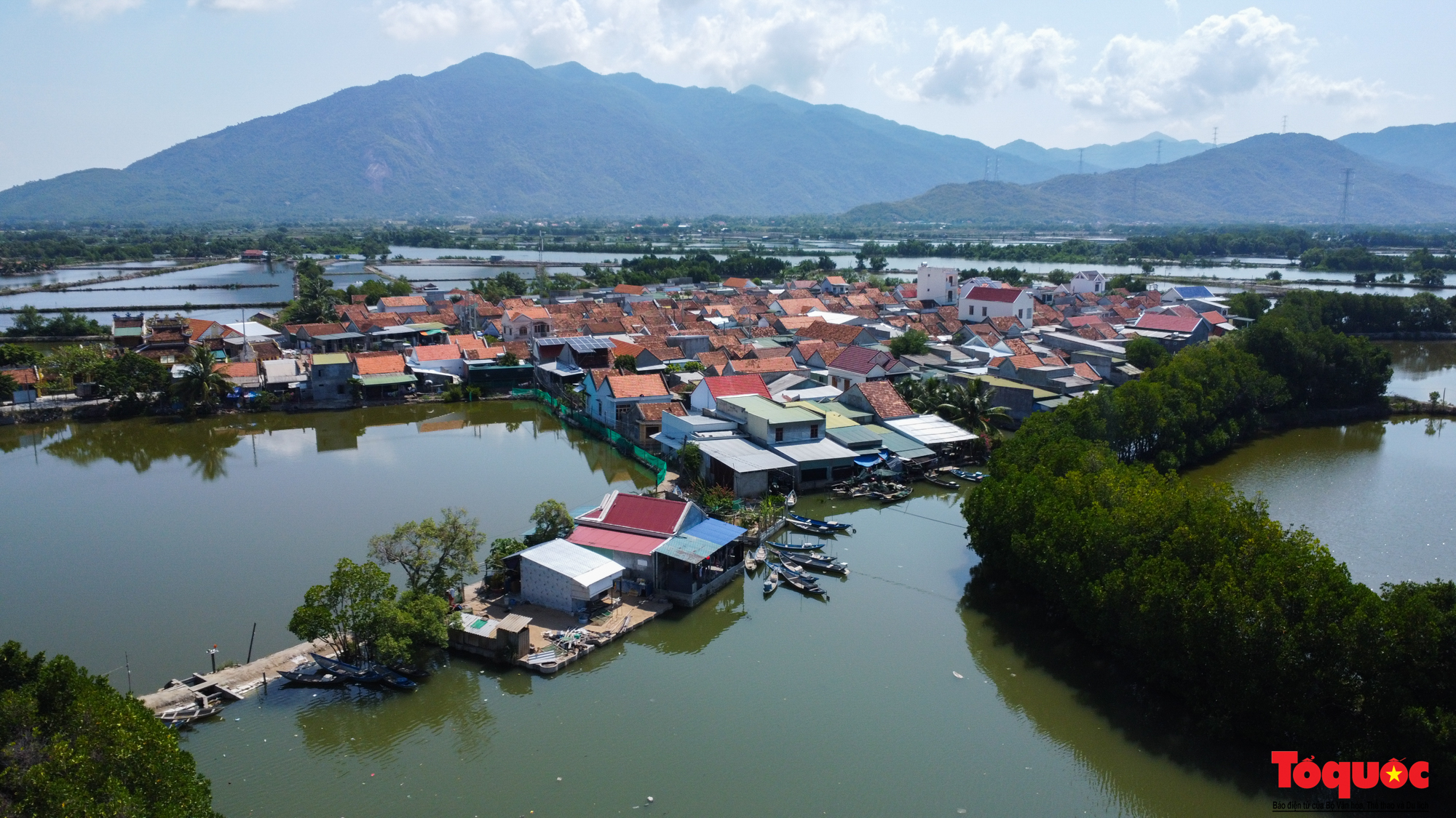 Khám phá &quot;ngôi làng ốc đảo&quot; đẹp như tranh vẽ - Ảnh 5.