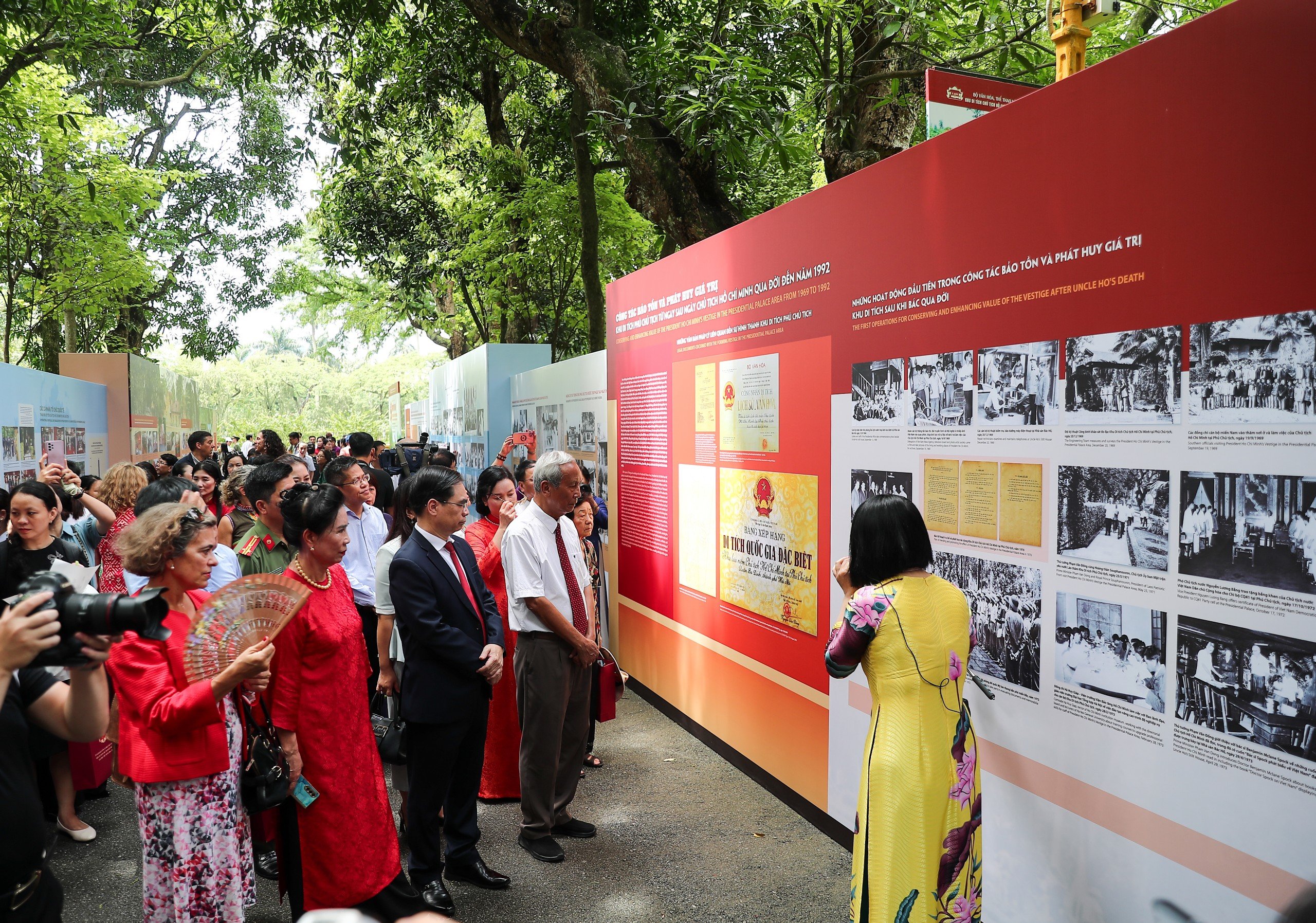 بیش از ۲۰۰ تصویر و سند درباره زندگی و کار روزمره رئیس جمهور هوشی مین در کاخ ریاست جمهوری - عکس ۲. Hơn 200 hình ảnh, tư liệu về cuộc sống đời thường, công việc của Chủ tịch Hồ Chí Minh tại Phủ Chủ tịch - Ảnh 2.