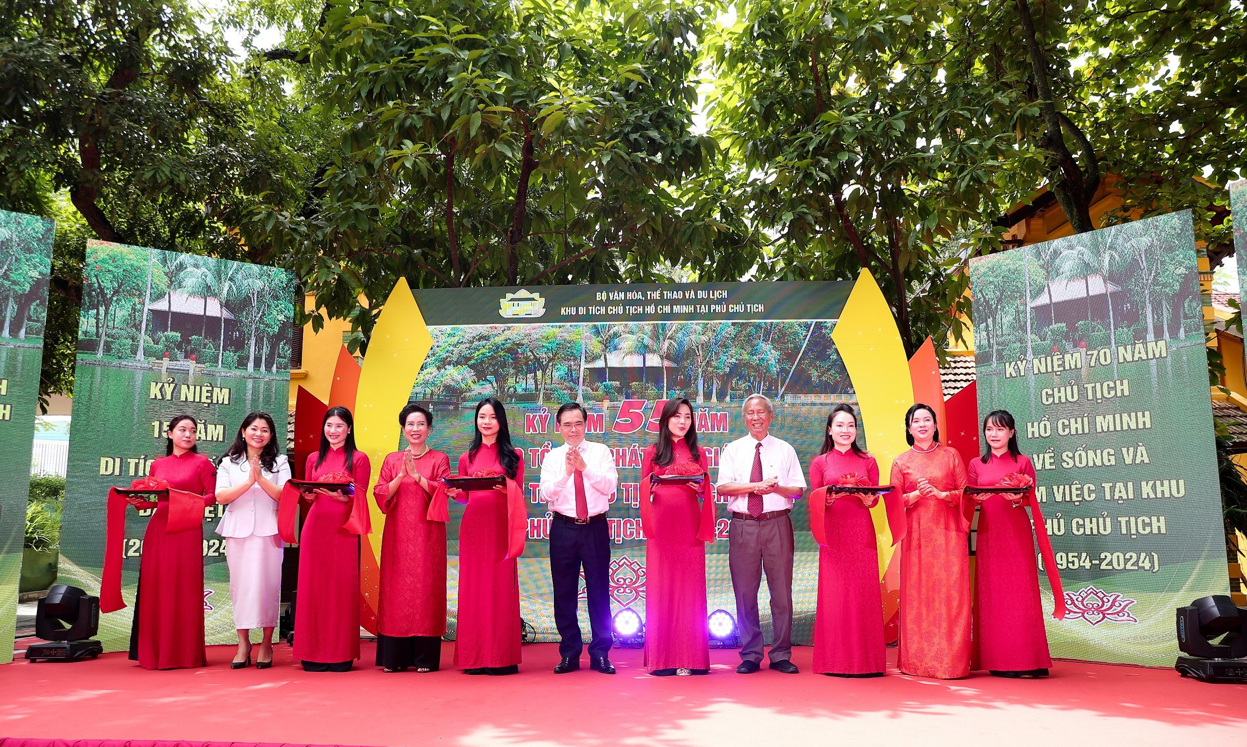 بیش از ۲۰۰ تصویر و سند درباره زندگی و کار روزمره رئیس جمهور هوشی مین در کاخ ریاست جمهوری - عکس ۱. Hơn 200 hình ảnh, tư liệu về cuộc sống đời thường, công việc của Chủ tịch Hồ Chí Minh tại Phủ Chủ tịch - Ảnh 1.