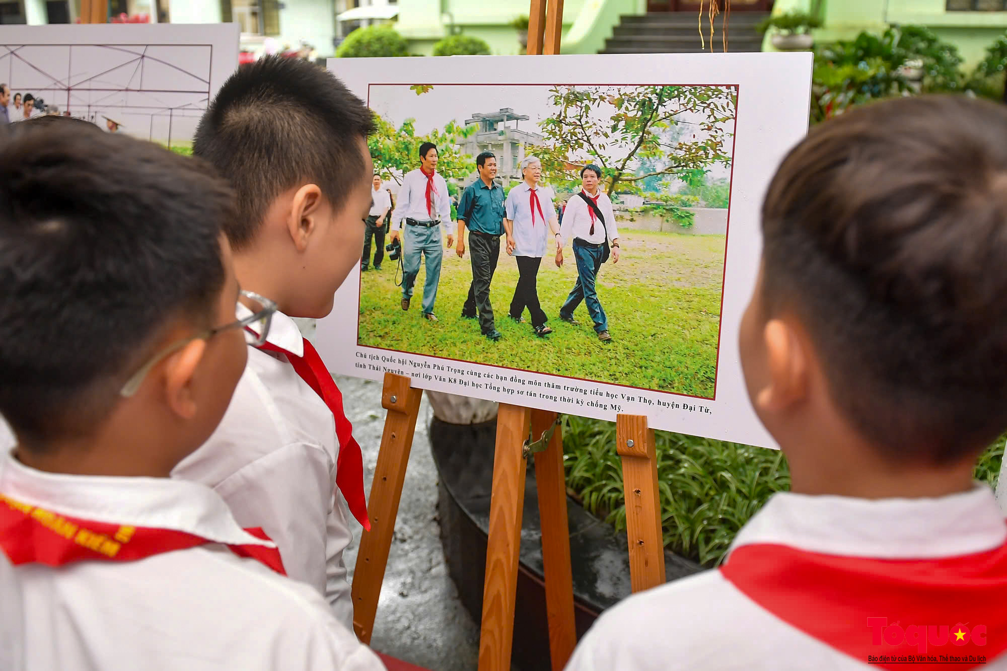 Người dân thủ đô xúc động nhìn lại hình ảnh &quot;Tổng Bí thư Nguyễn Phú Trọng&quot; - Ảnh 9.