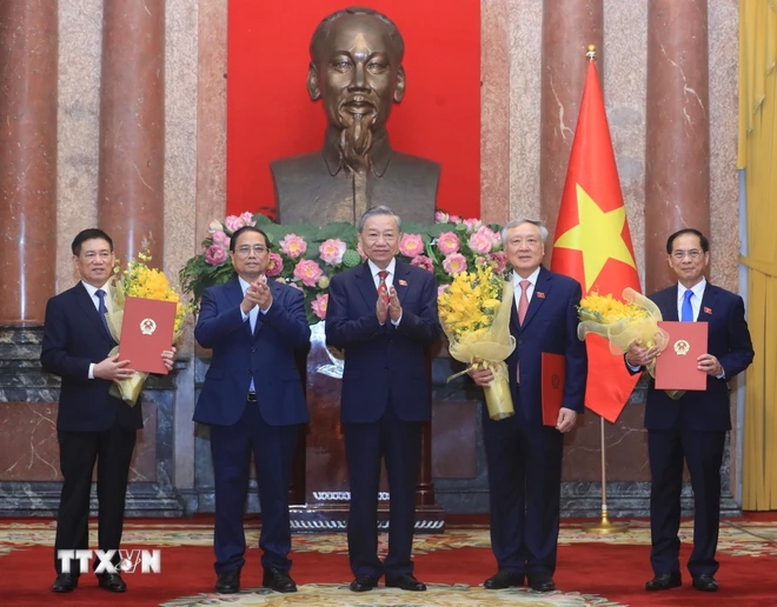 Tổng Bí thư, Chủ tịch nước trao quyết định bổ nhiệm 3 Phó Thủ tướng và 2 Bộ trưởng - Ảnh 1.