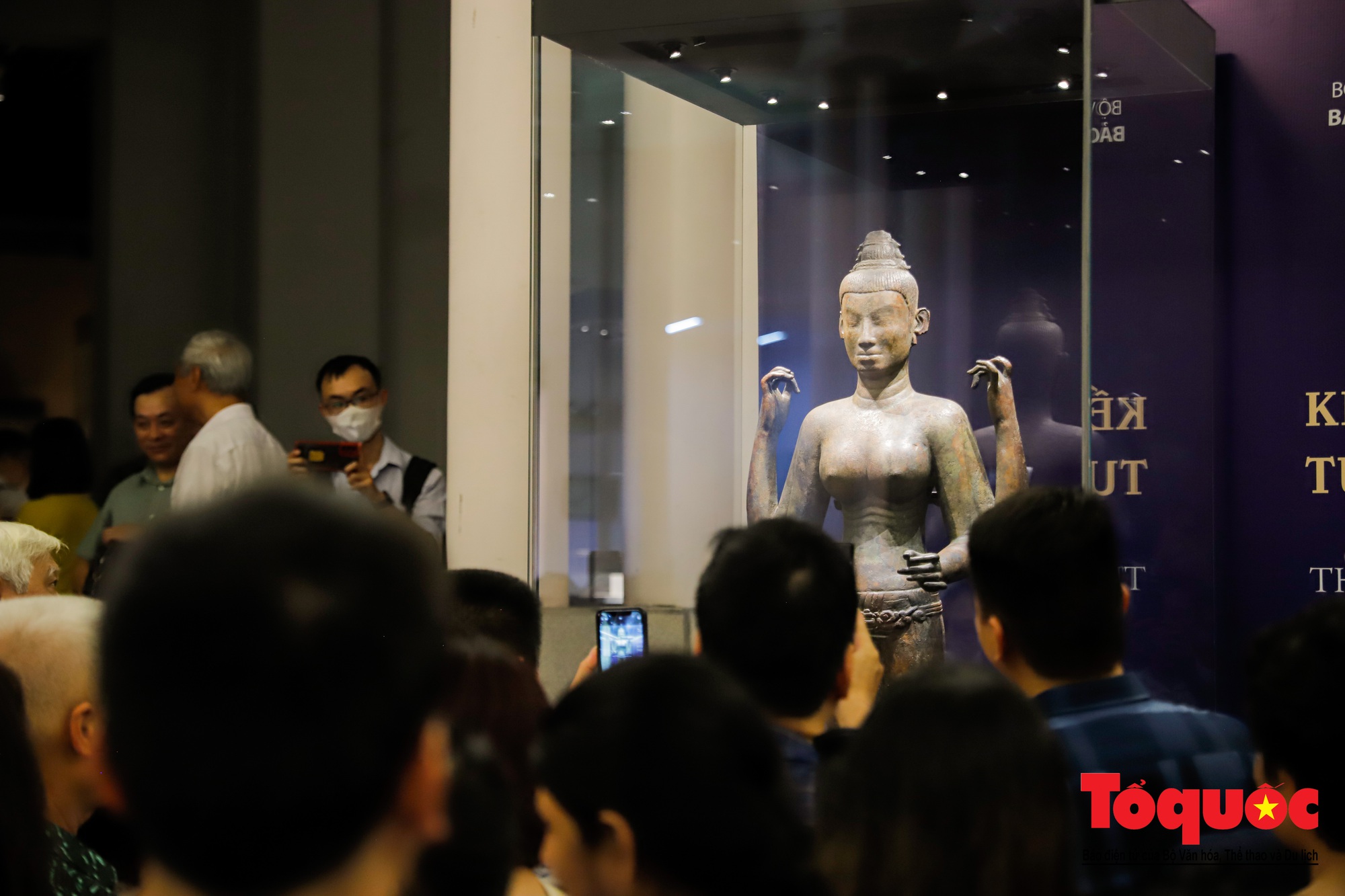Bronzestatue der Göttin Durga – ein typisches und seltenes Relikt der repatriierten Champa-Kultur – Foto 5. Tượng đồng Nữ thần Durga- cổ vật tiêu biểu, quý hiếm của văn hóa Champa hồi hương - Ảnh 5.