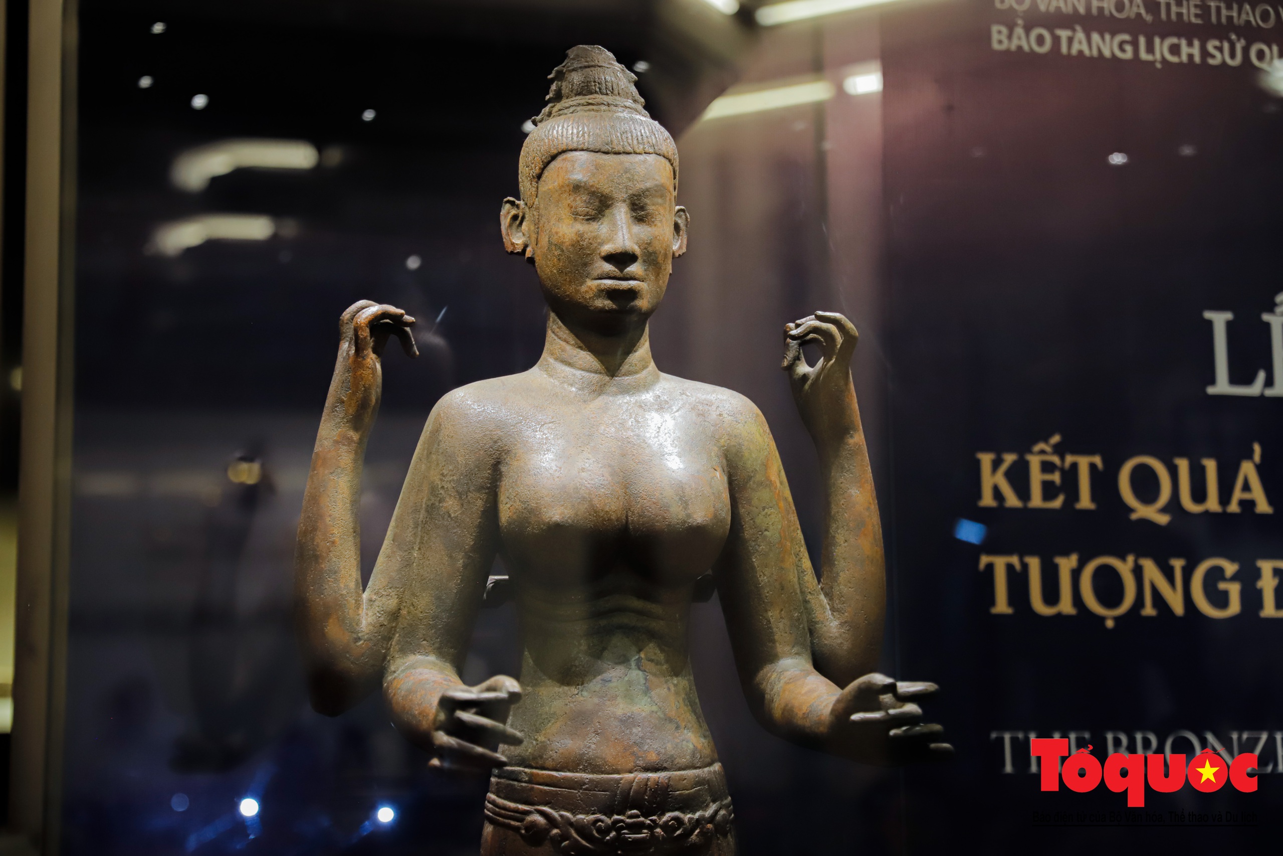Bronzestatue der Göttin Durga – ein typisches und seltenes Relikt der repatriierten Champa-Kultur – Foto 3. Tượng đồng Nữ thần Durga- cổ vật tiêu biểu, quý hiếm của văn hóa Champa hồi hương - Ảnh 3.