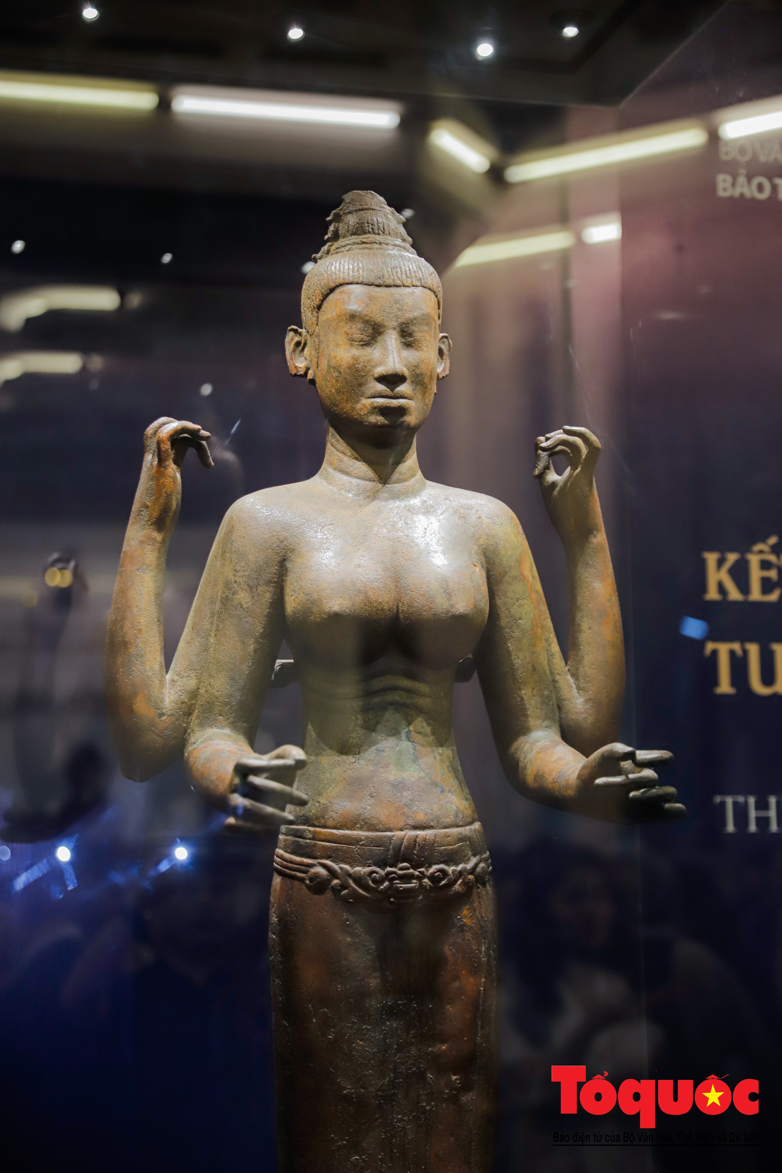 Bronzestatue der Göttin Durga – ein typisches und seltenes Relikt der repatriierten Champa-Kultur – Foto 7. Tượng đồng Nữ thần Durga- cổ vật tiêu biểu, quý hiếm của văn hóa Champa hồi hương - Ảnh 7.