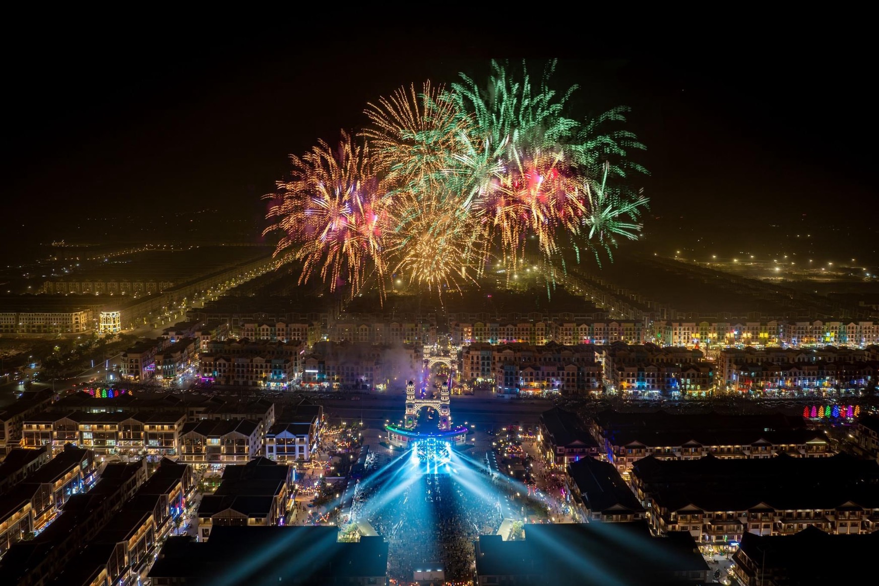 8WONDER Moon Festival នាំមកនូវពិធីបុណ្យកាំជ្រួចដ៏អស្ចារ្យបំផុតទៅកាន់ទីក្រុងមហាសមុទ្រ - រូបថត 5 ។ 8WONDER Moon Festival mang đêm hội pháo hoa hoành tráng bậc nhất đến Ocean City - Ảnh 5.