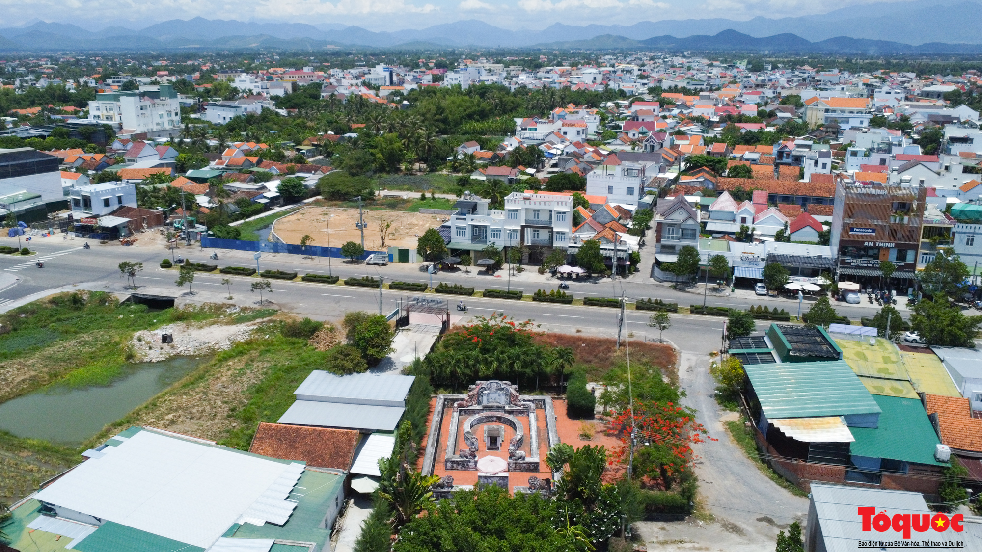 Di tích quốc gia lăng Bà Vú là nơi thể hiện truyền thống “Uống nước nhớ nguồn” - Ảnh 10.