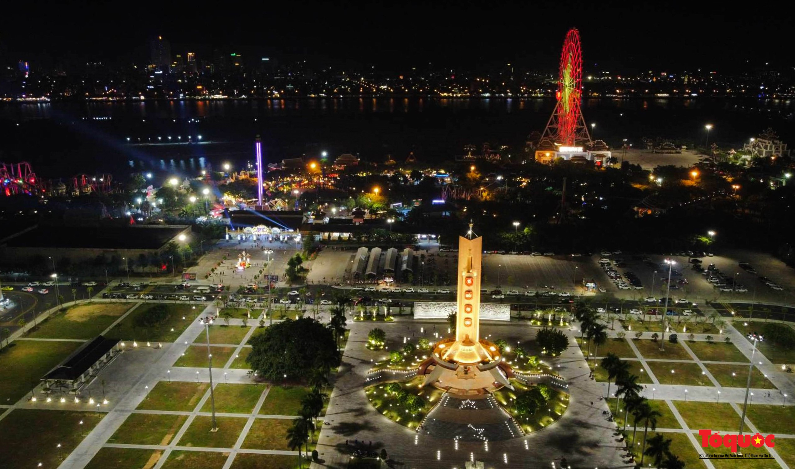 Da Nang invigde projektet för att uppgradera och utsmycka stadsmonumentet - Foto 6. Đà Nẵng khánh thành công trình nâng cấp, tôn tạo Đài tưởng niệm thành phố  - Ảnh 6.