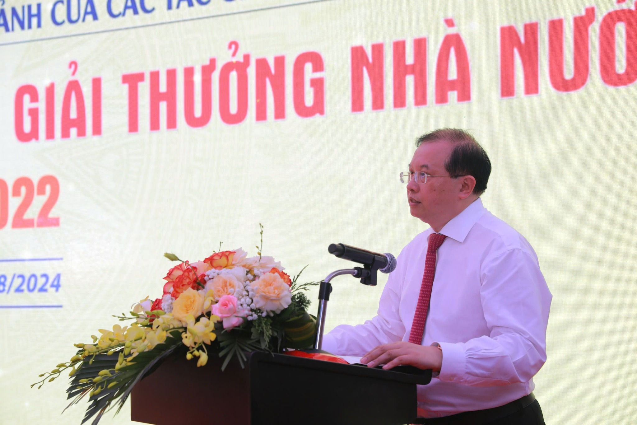 ការតាំងពិព័រណ៌វិចិត្រសិល្បៈ និងស្នាដៃថតរូបដោយអ្នកនិពន្ធទទួលបានរង្វាន់ហូជីមិញ និងរង្វាន់រដ្ឋឆ្នាំ ២០២២ - រូបថត ១. Triển lãm tác phẩm mỹ thuật, nhiếp ảnh của các tác giả được tặng Giải thưởng Hồ Chí Minh, Giải thưởng Nhà nước năm 2022 - Ảnh 1.