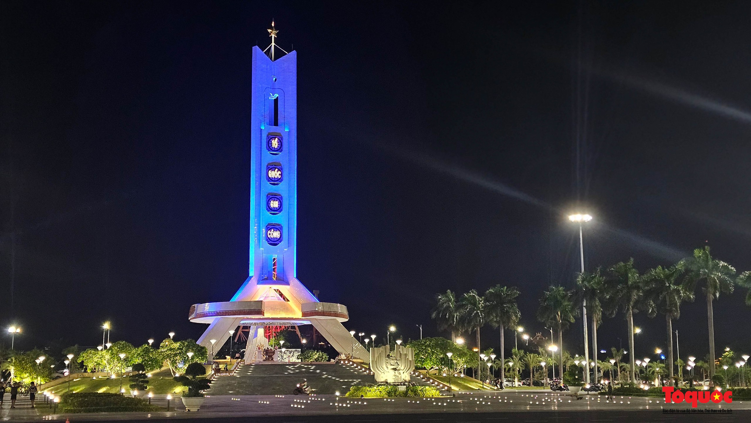 Da Nang invigde projektet för att uppgradera och utsmycka stadsmonumentet - Foto 5. Đà Nẵng khánh thành công trình nâng cấp, tôn tạo Đài tưởng niệm thành phố  - Ảnh 5.