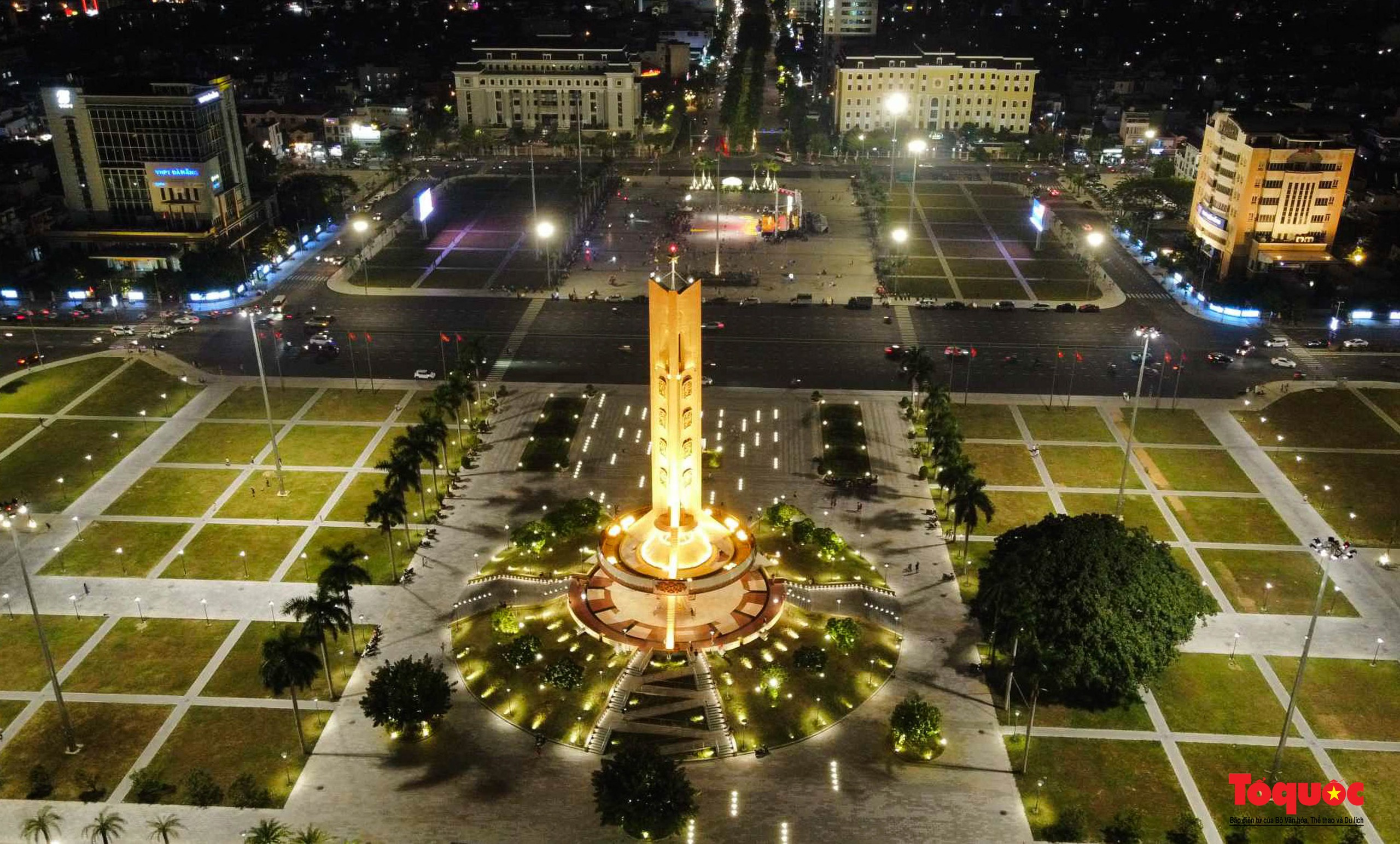 Da Nang invigde projektet för att uppgradera och utsmycka stadsmonumentet - Foto 1. Đà Nẵng khánh thành công trình nâng cấp, tôn tạo Đài tưởng niệm thành phố  - Ảnh 1.