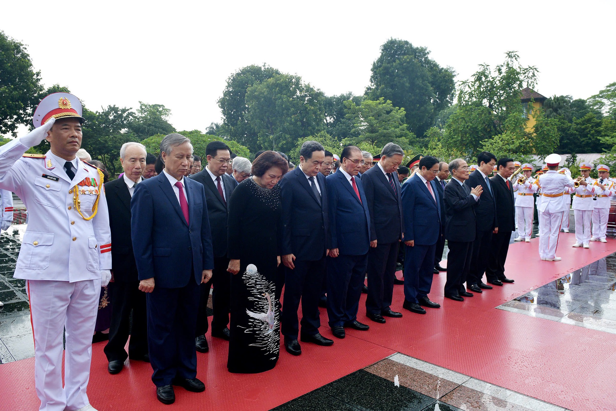 Chùm ảnh: Lãnh đạo Đảng, Nhà nước vào Lăng viếng Chủ tịch Hồ Chí Minh nhân dịp 79 năm Quốc khánh 2/9- Ảnh 6.