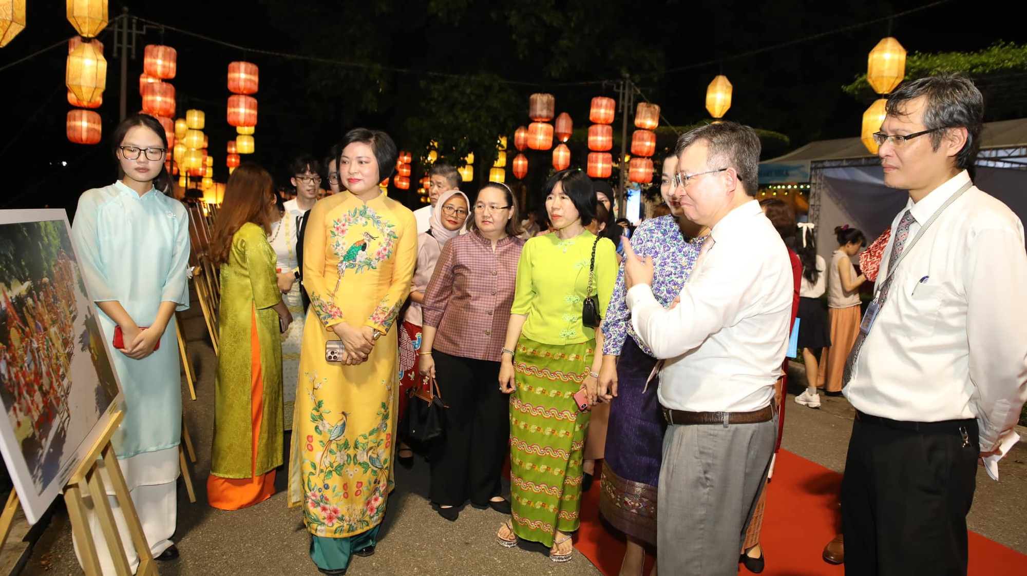 Trải nghiệm “Sắc màu ASEAN” tại Hà Nội - Ảnh 5.