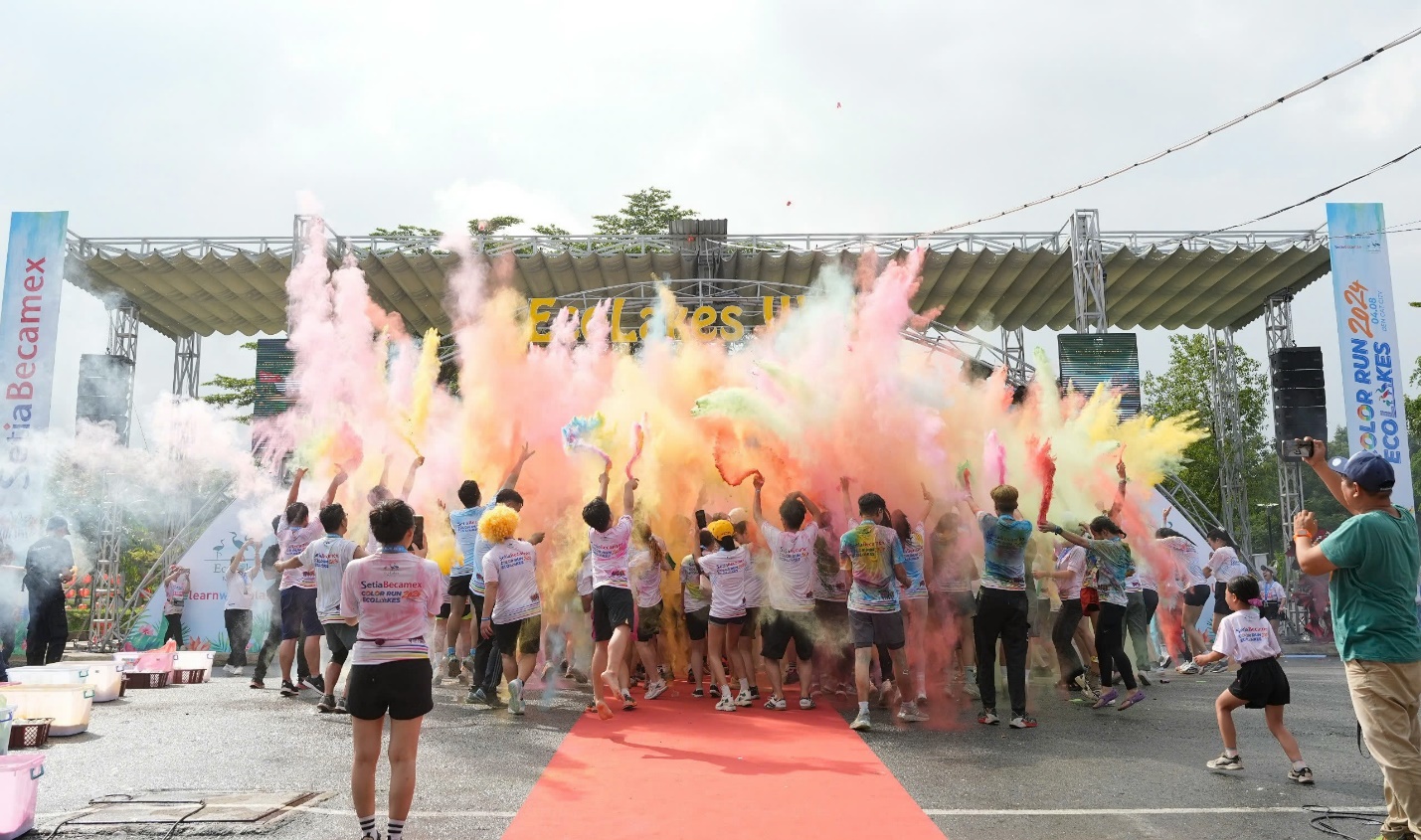 2.000 người tham gia Đường chạy sắc màu “Color Run EcoLakes 2024” - Ảnh 4.